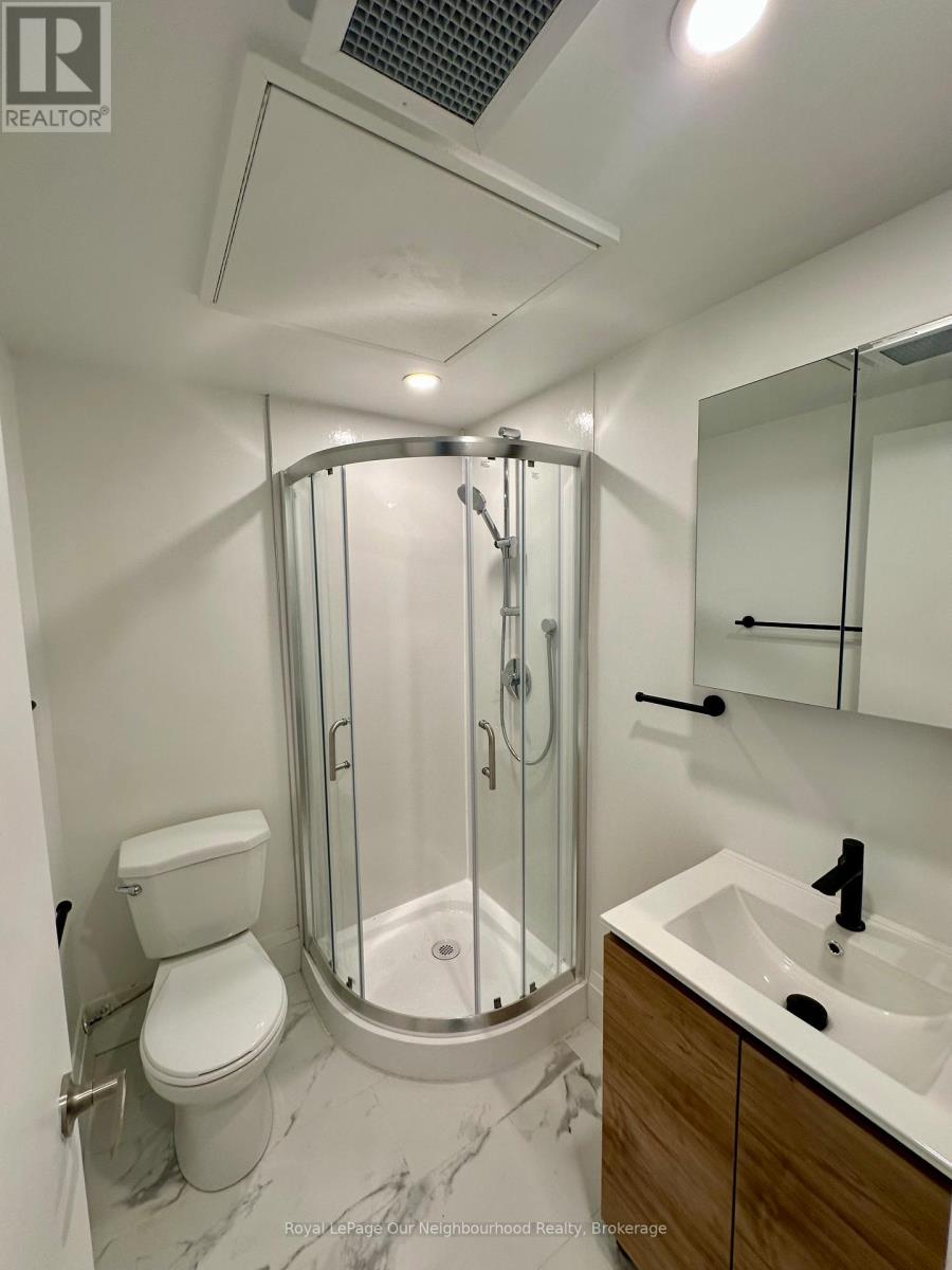 2 - 659 Vaughan Road, Toronto, Ontario  M6E 2Y4 - Photo 8 - C13124268