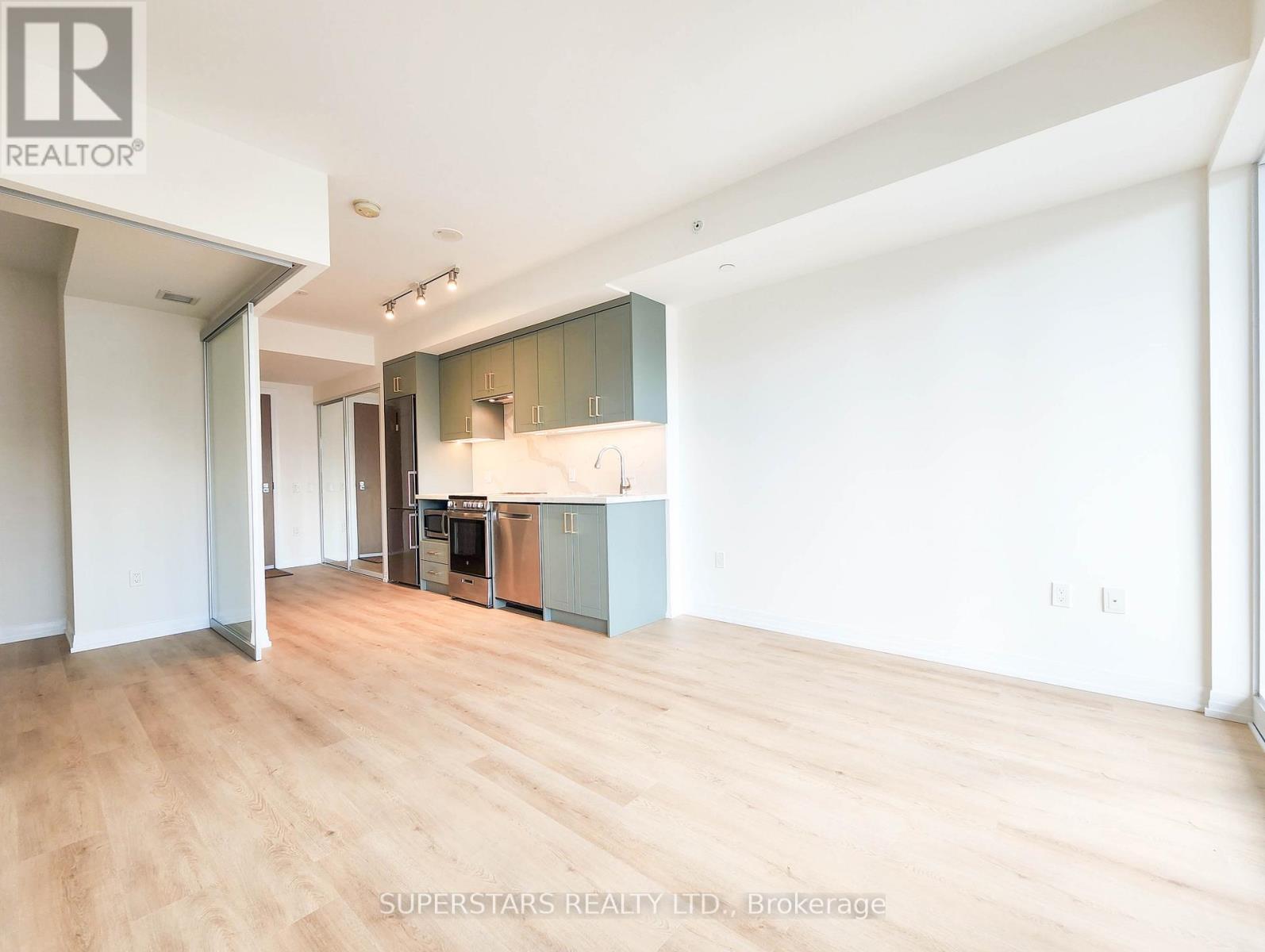 2209 - 251 Jarvis Street, Toronto, Ontario  M5B 0C3 - Photo 2 - C13124430