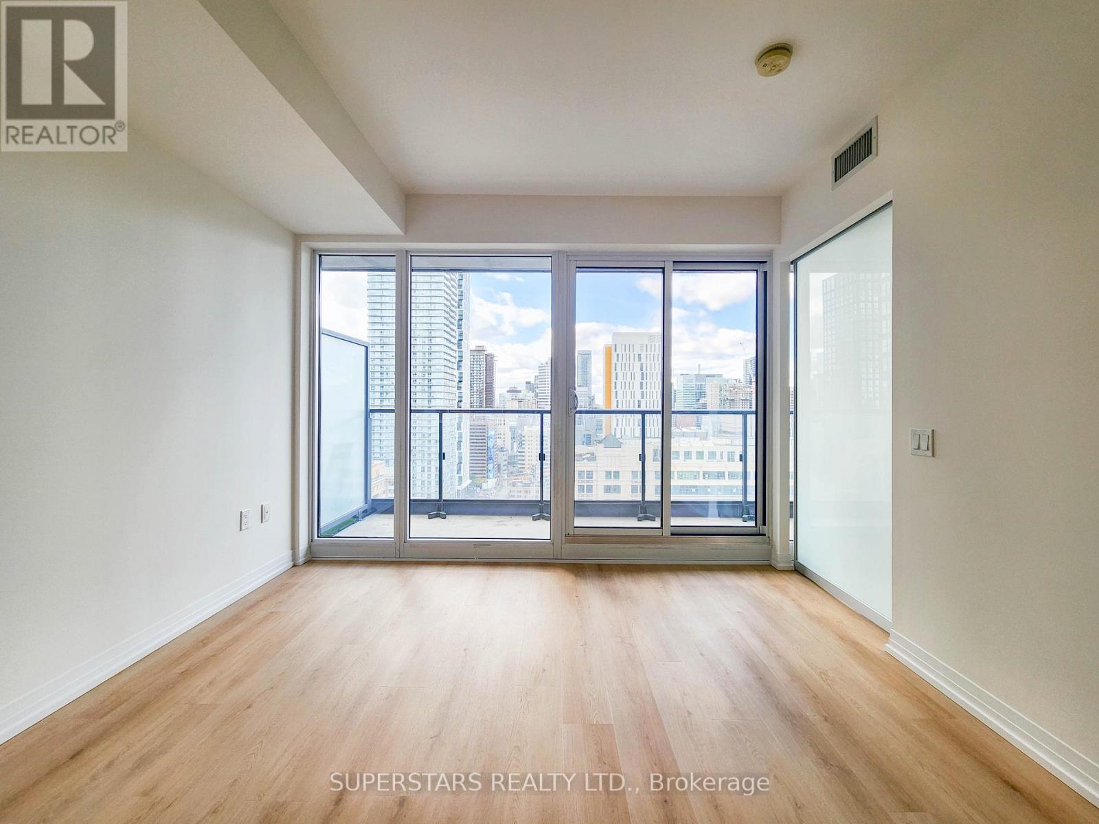 2209 - 251 Jarvis Street, Toronto, Ontario  M5B 0C3 - Photo 3 - C13124430