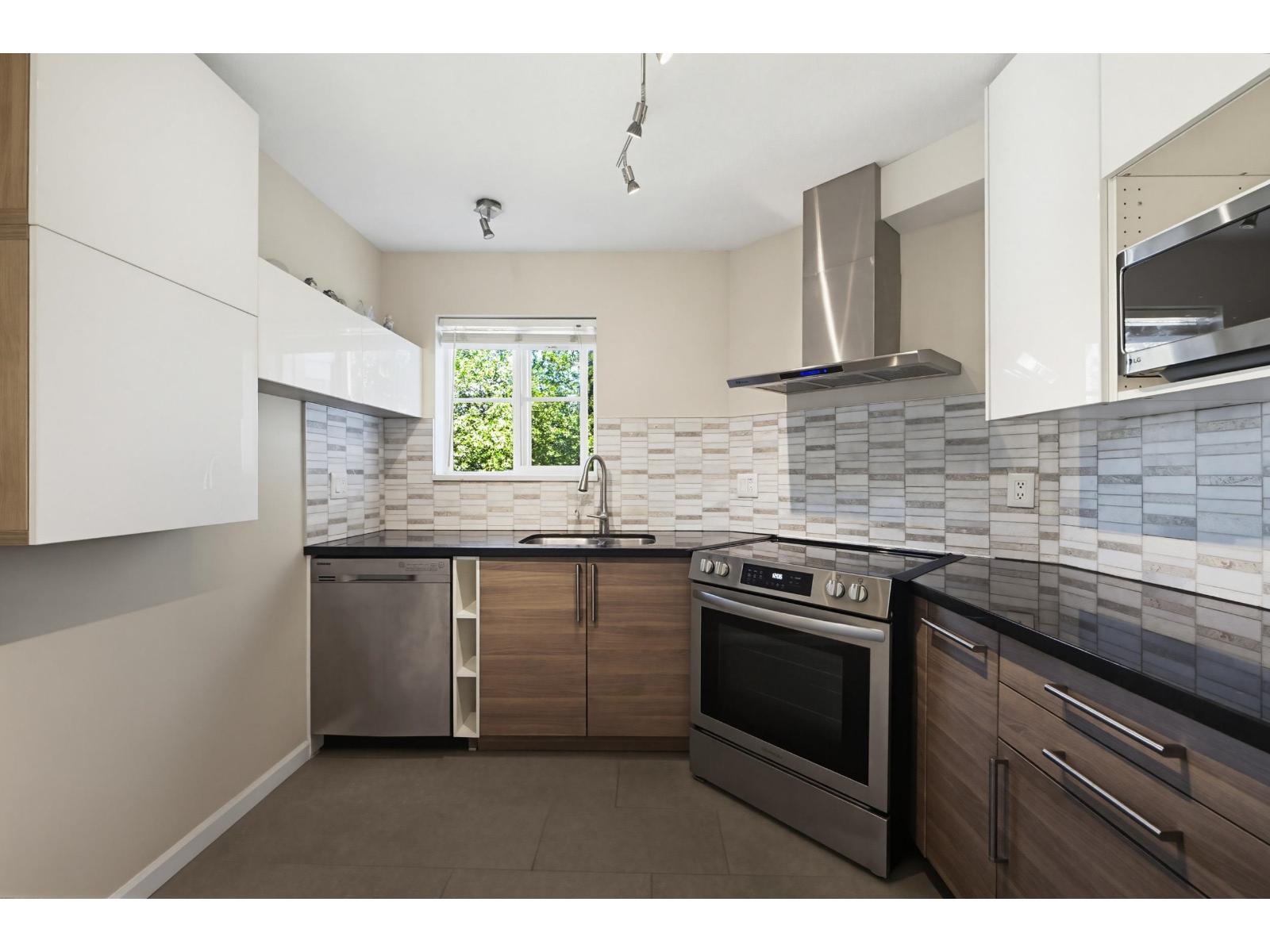 303 10186 155 Street, Surrey, British Columbia  V3R 0R6 - Photo 9 - R3121765
