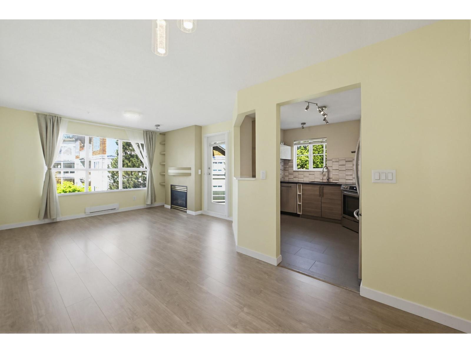 303 10186 155 Street, Surrey, British Columbia  V3R 0R6 - Photo 2 - R3121765