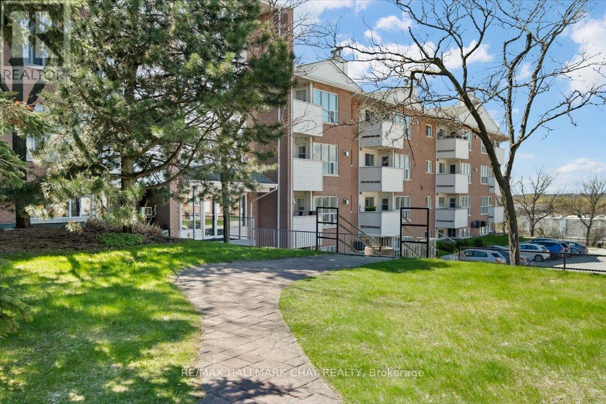 201 - 120 Bell Farm Road, Barrie, Ontario  L4M 6J2 - Photo 4 - S13124414