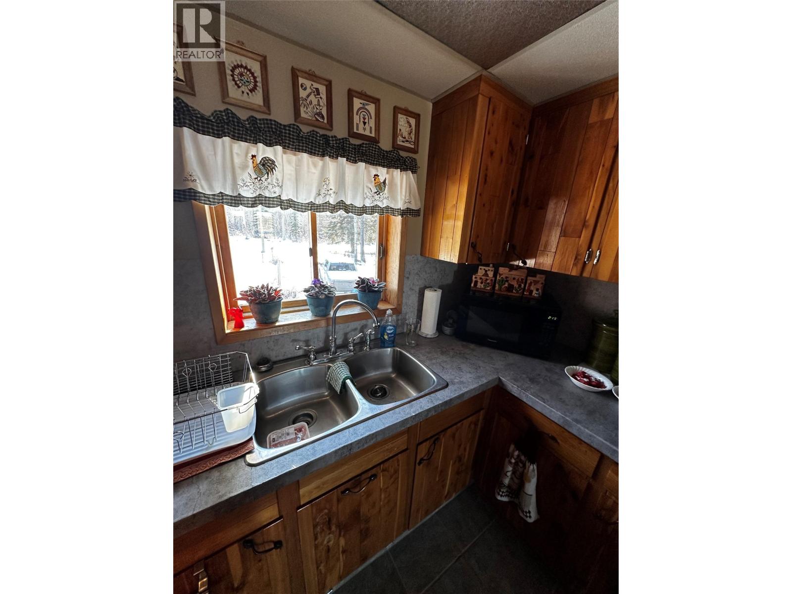 2959 Sawchuk Road, Chetwynd, British Columbia  V0C 1J0 - Photo 5 - 10386267