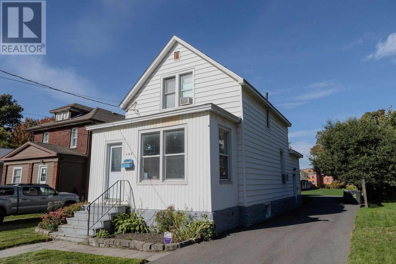 137 Pilgrim St, Sault Ste. Marie, Ontario  P6A 3E8 - Photo 1 - SM253344