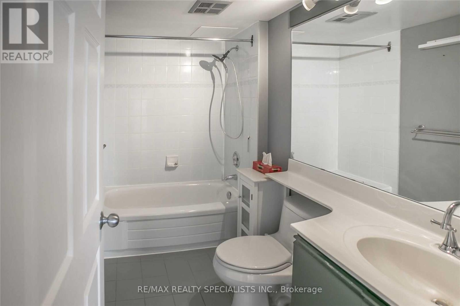 601 - 45 Kingsbridge Garden Circle, Mississauga, Ontario  L5R 3K4 - Photo 10 - W13124394