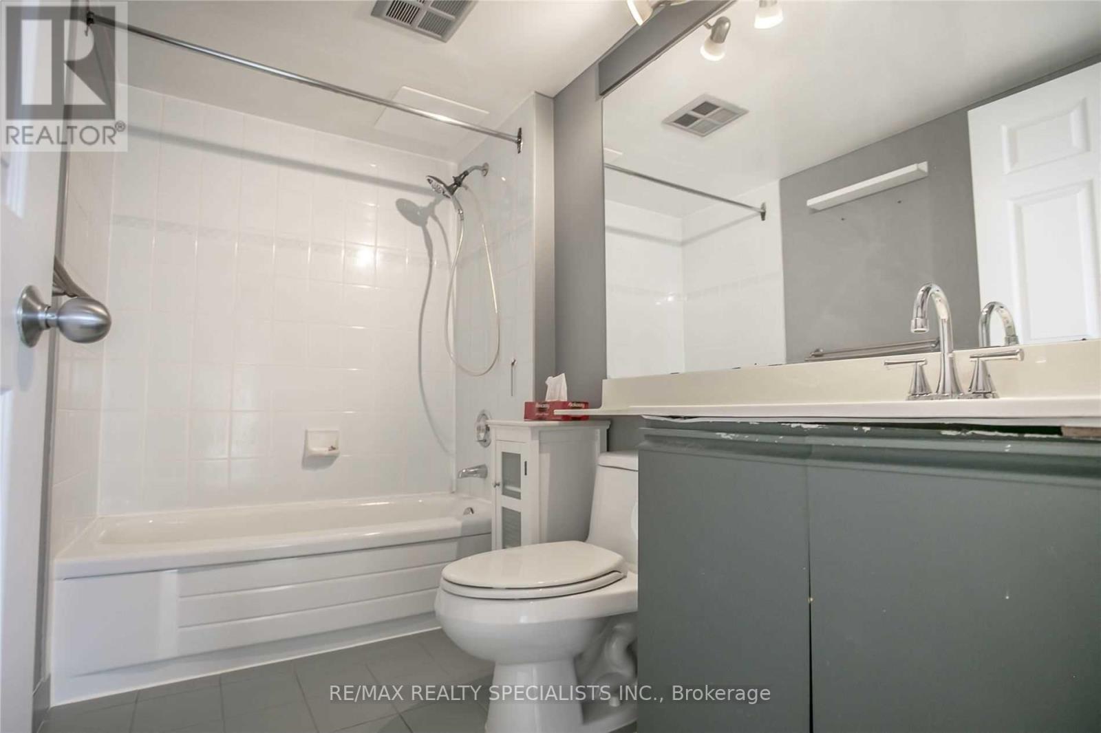 601 - 45 Kingsbridge Garden Circle, Mississauga, Ontario  L5R 3K4 - Photo 11 - W13124394