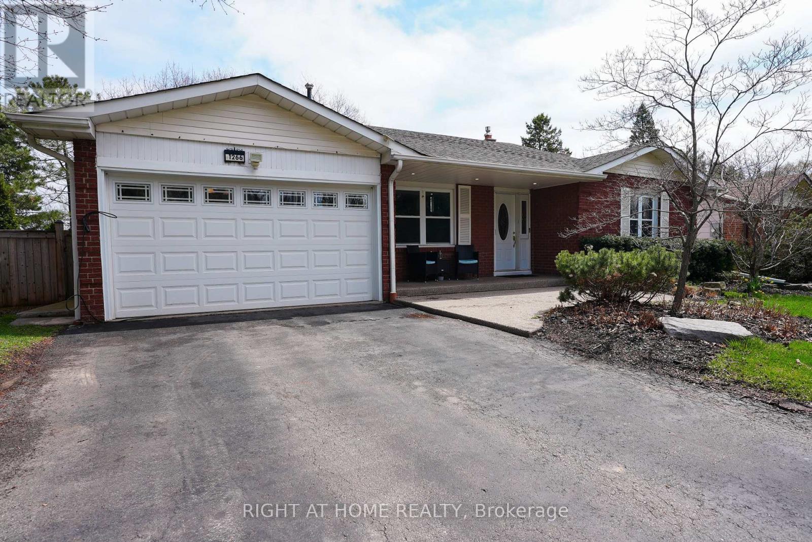 1266 Lakeview Drive, Oakville (Fa Falgarwood), Ontario  L6H 2M8 - Photo 3 - W13124396