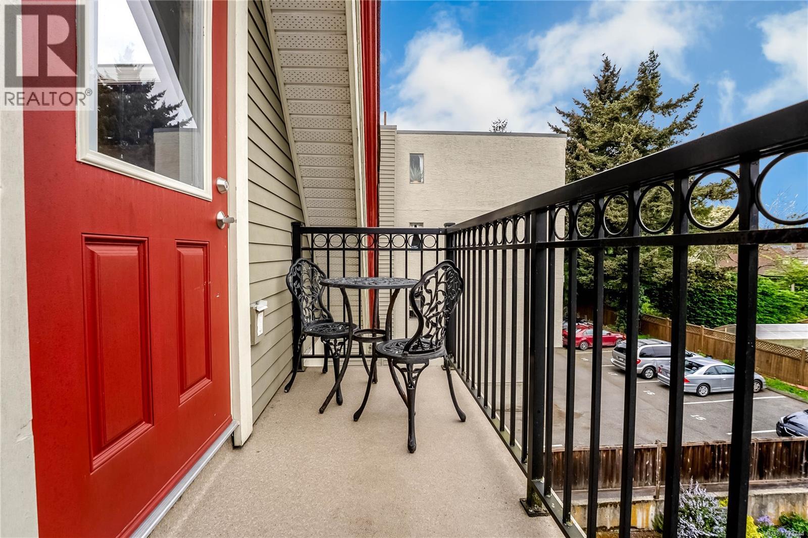 3 1376 Pandora Ave, Victoria, British Columbia  V8R 1A3 - Photo 9 - 1033344