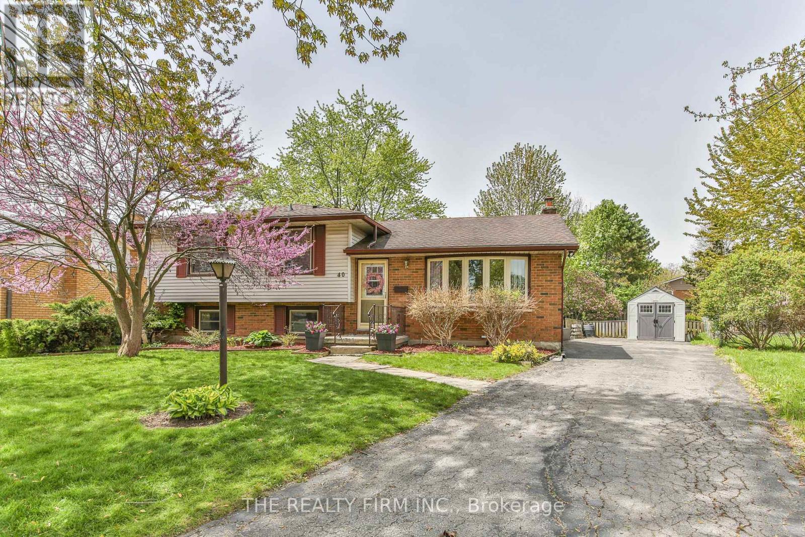 40 EBURY PLACE, London South, Ontario