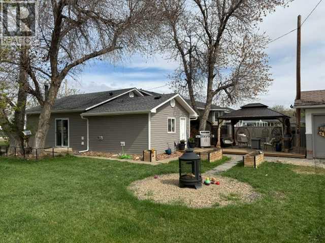 148 4 Street, Drumheller, Alberta  T0J 0Y0 - Photo 1 - A2311031