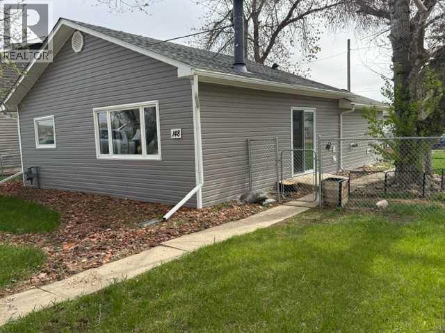 148 4 Street, Drumheller, Alberta  T0J 0Y0 - Photo 2 - A2311031