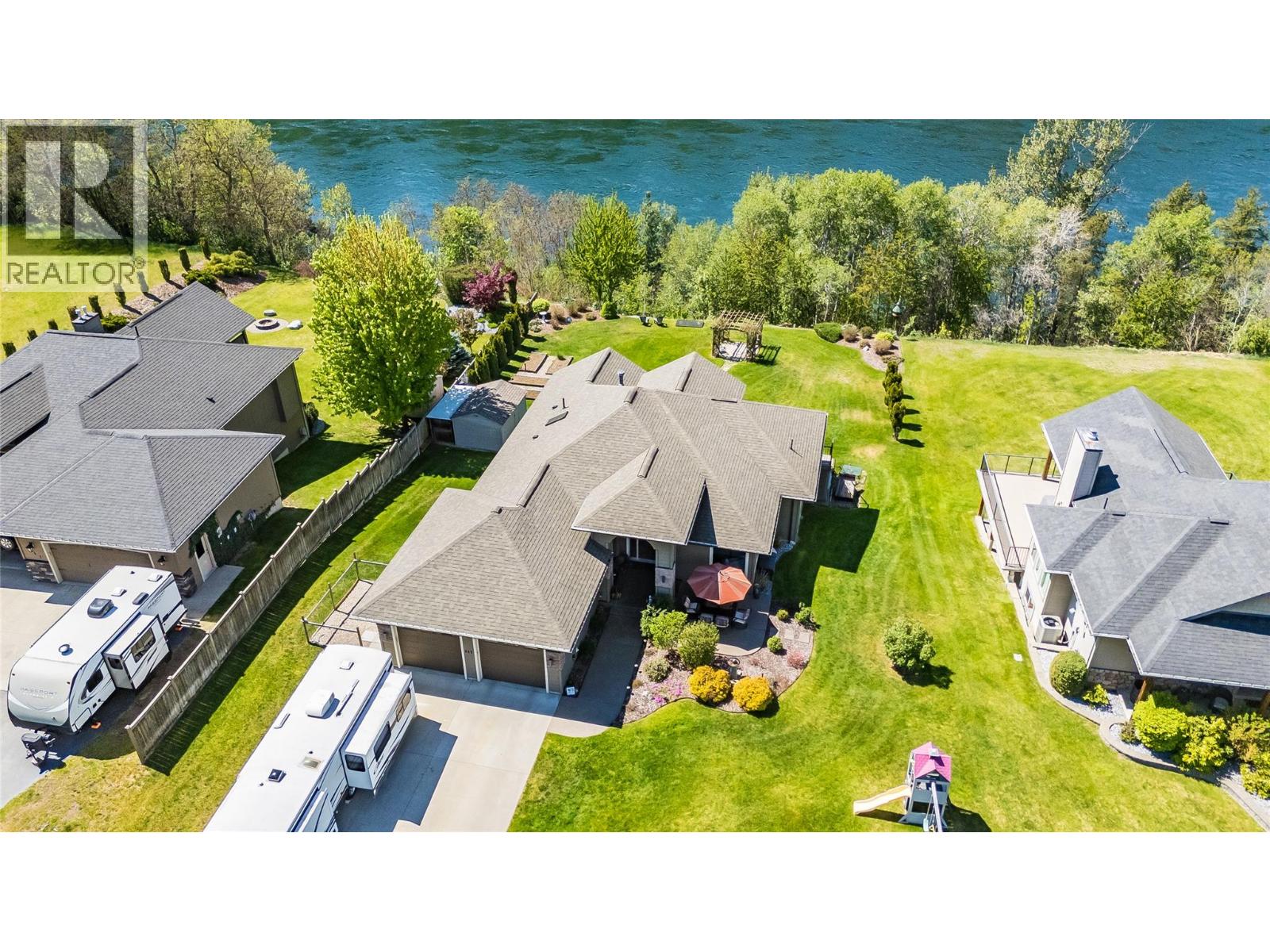 943 Riverview Place, Castlegar, British Columbia  V1N 4L1 - Photo 2 - 10386880