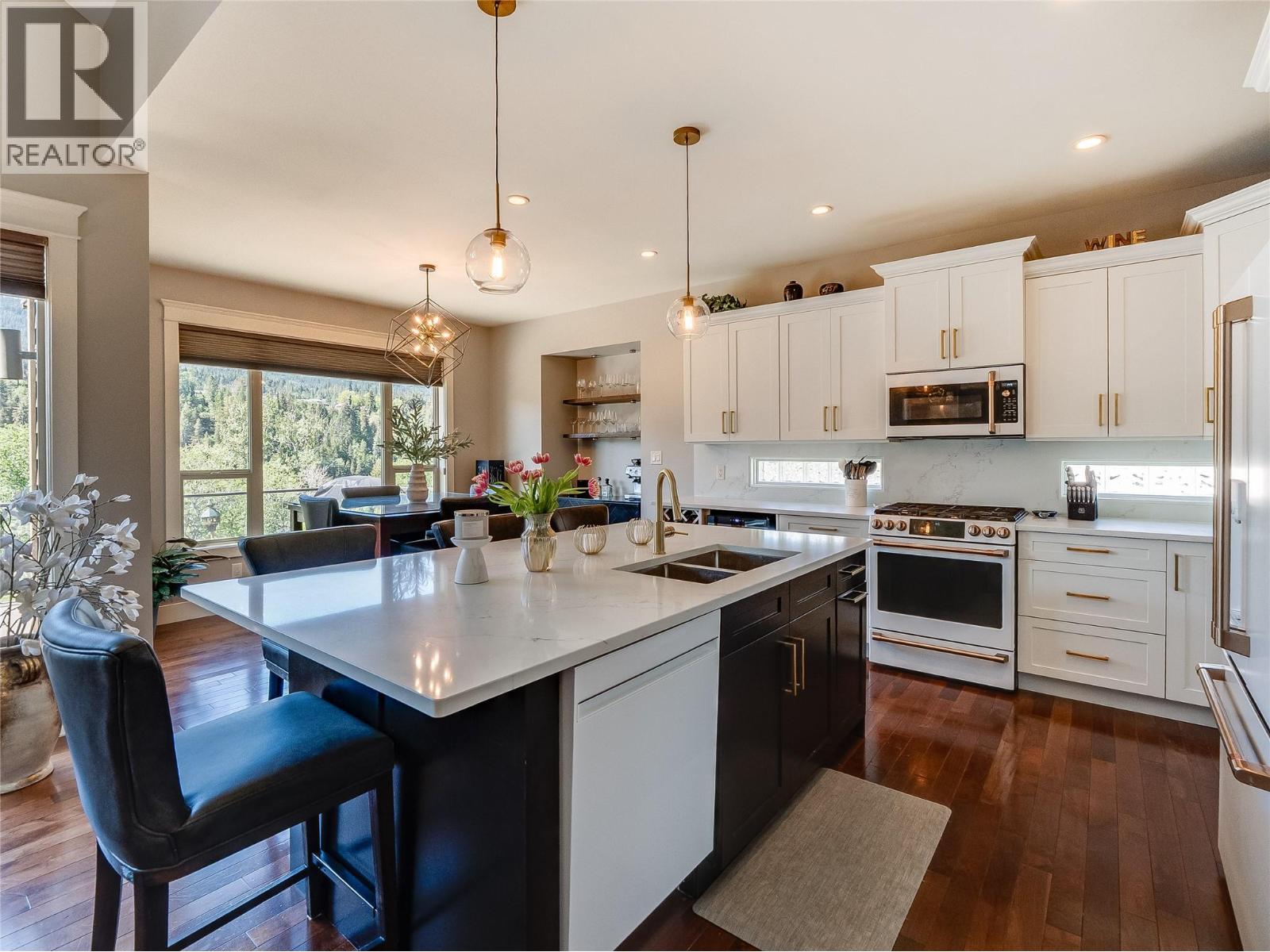 943 Riverview Place, Castlegar, British Columbia  V1N 4L1 - Photo 9 - 10386880