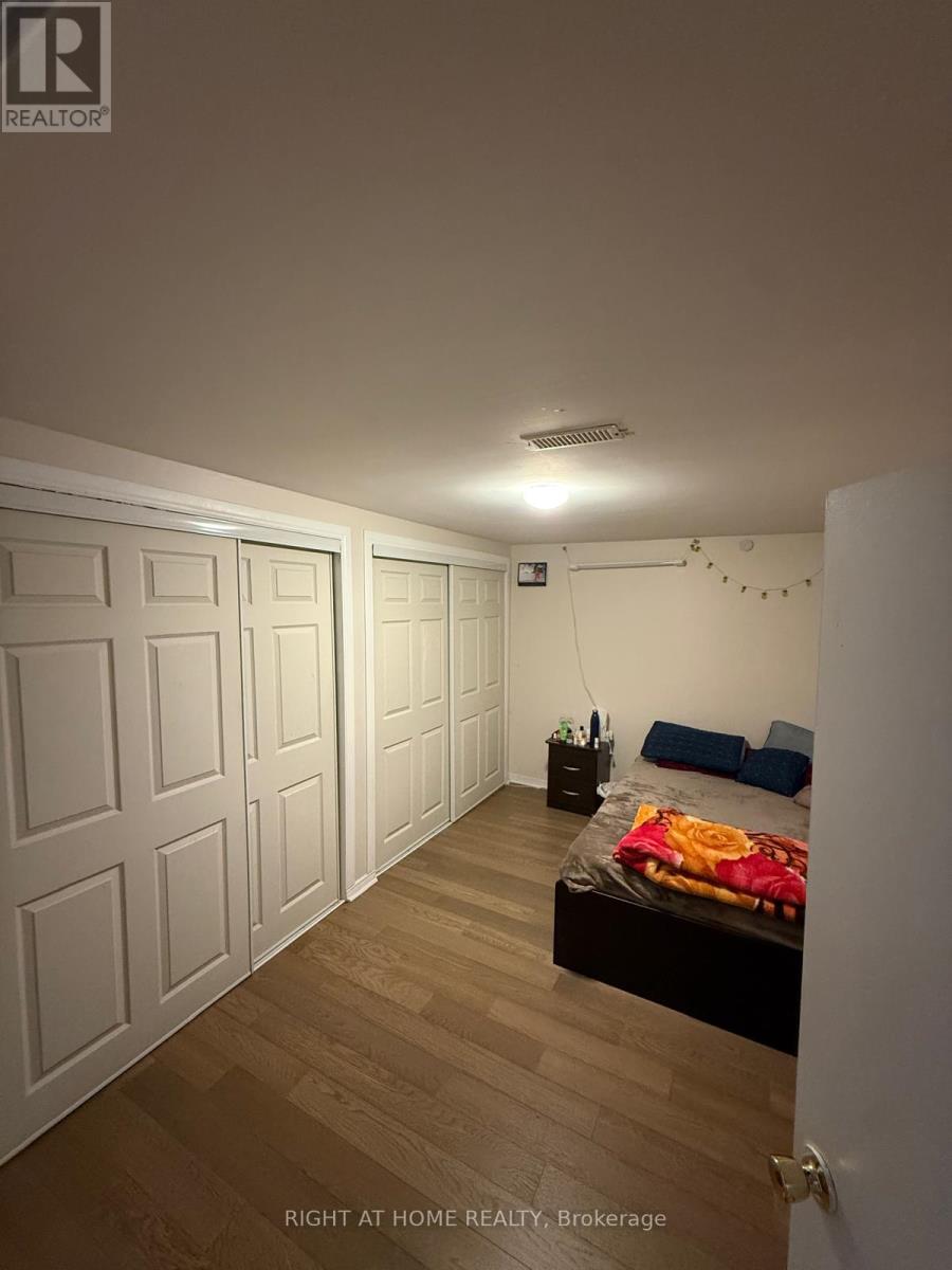 22 Blue Haven Crescent, Toronto, Ontario  M9M 1W5 - Photo 4 - W13107966
