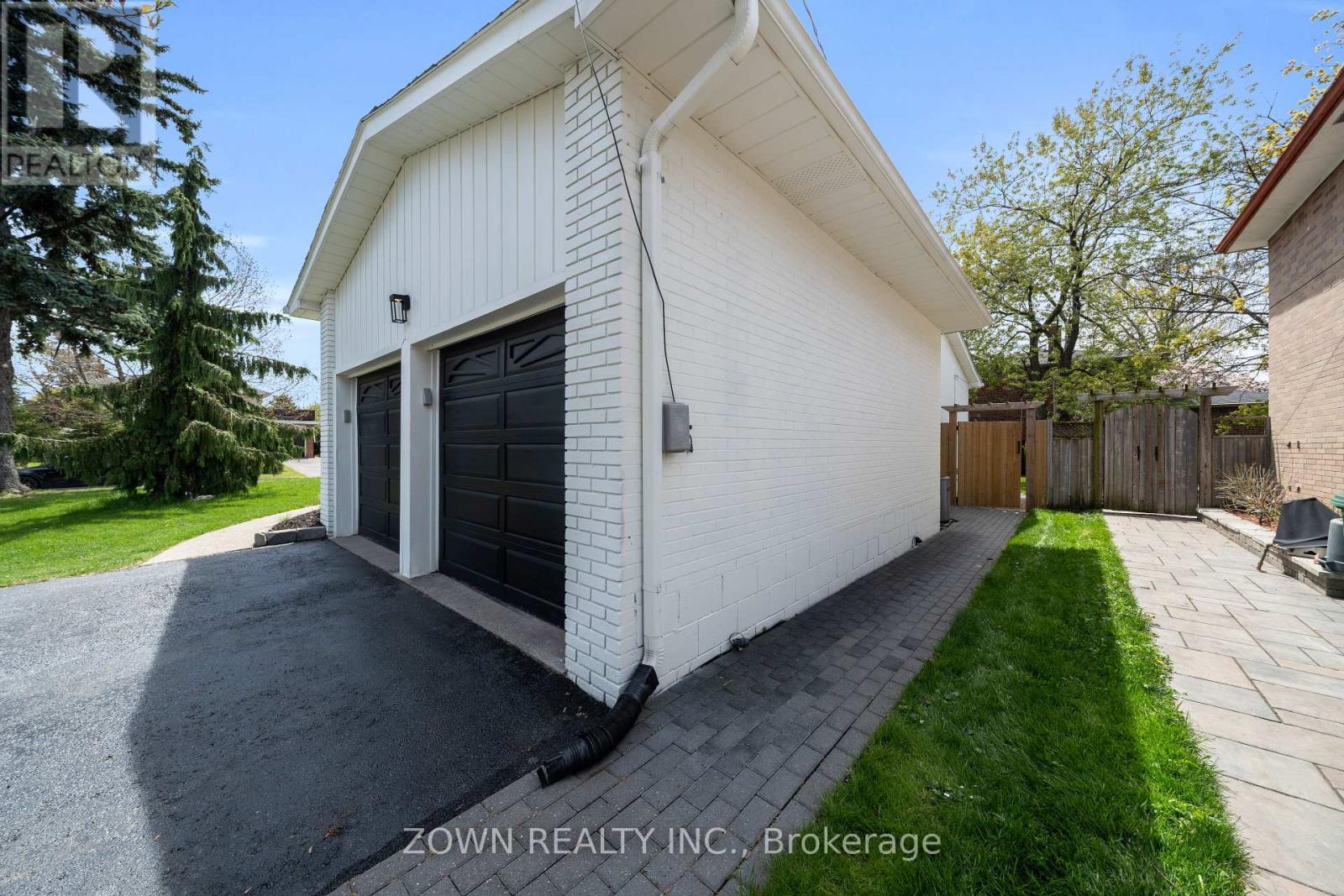 2330 Edenhurst Drive, Mississauga, Ontario  L5A 2K9 - Photo 4 - W13123448