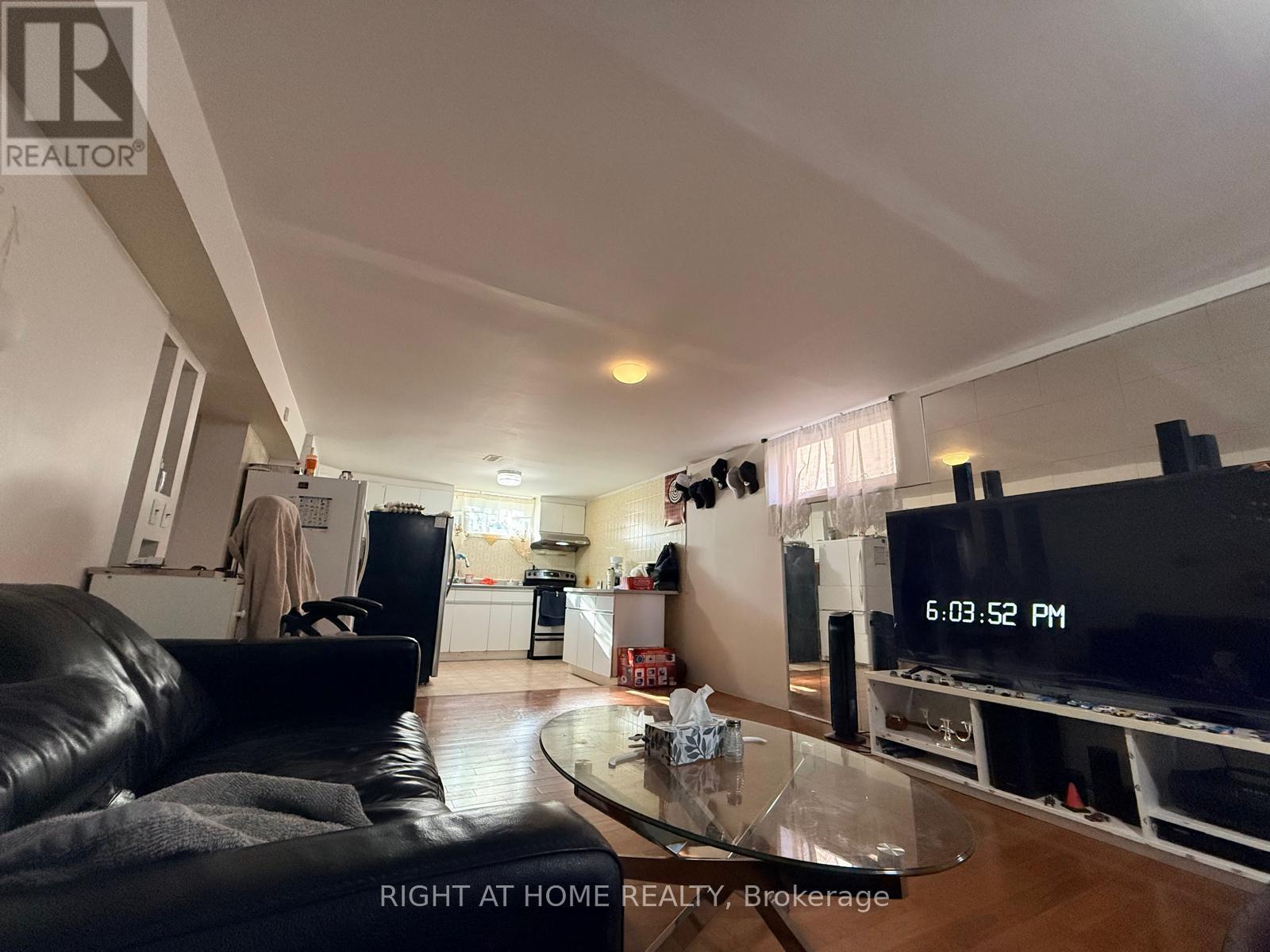 22 Blue Haven Crescent, Toronto, Ontario  M9M 1W5 - Photo 2 - W13107966