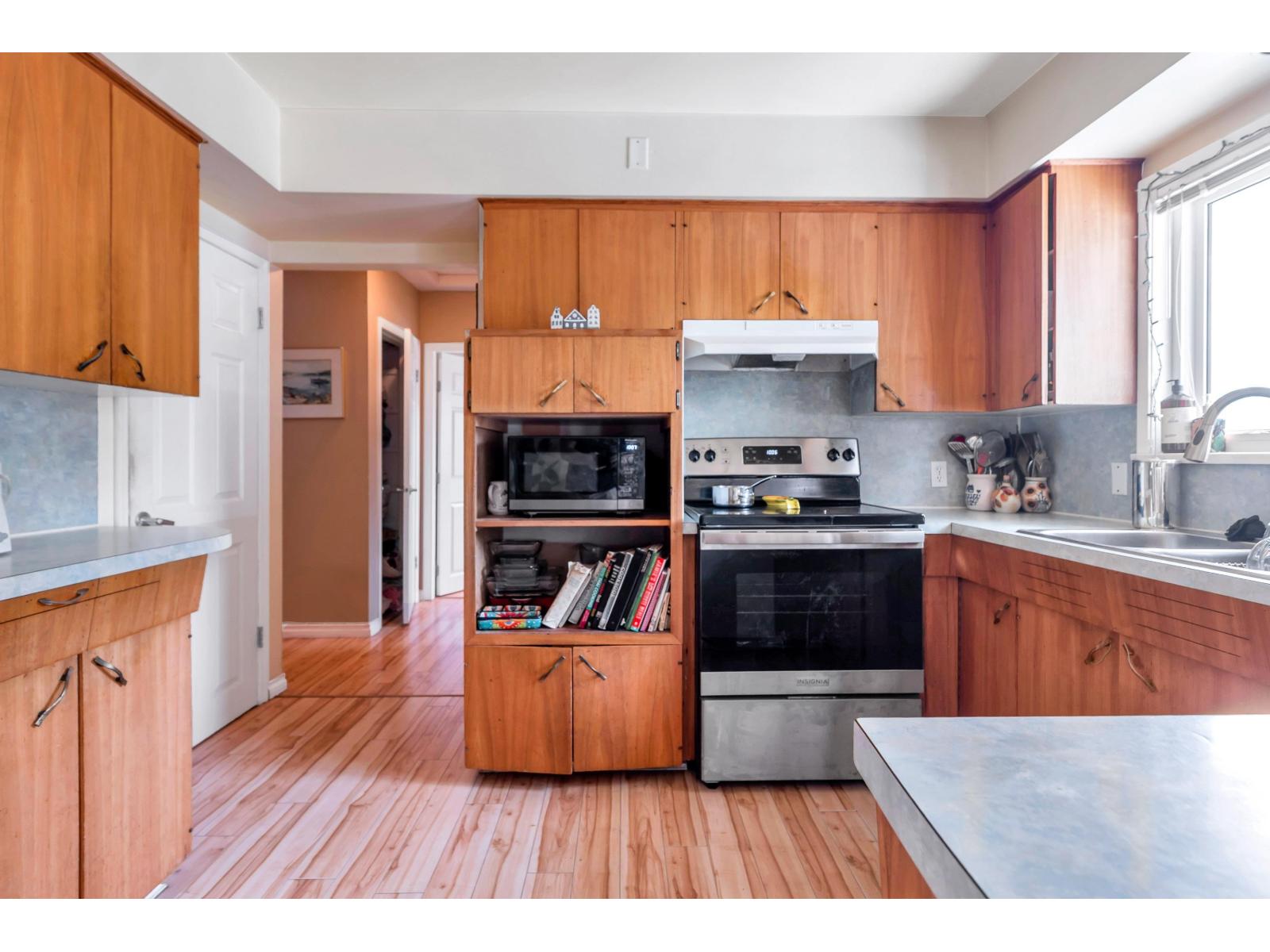 13890 Blackburn Avenue, White Rock, British Columbia  V4B 2Z2 - Photo 7 - R3122023