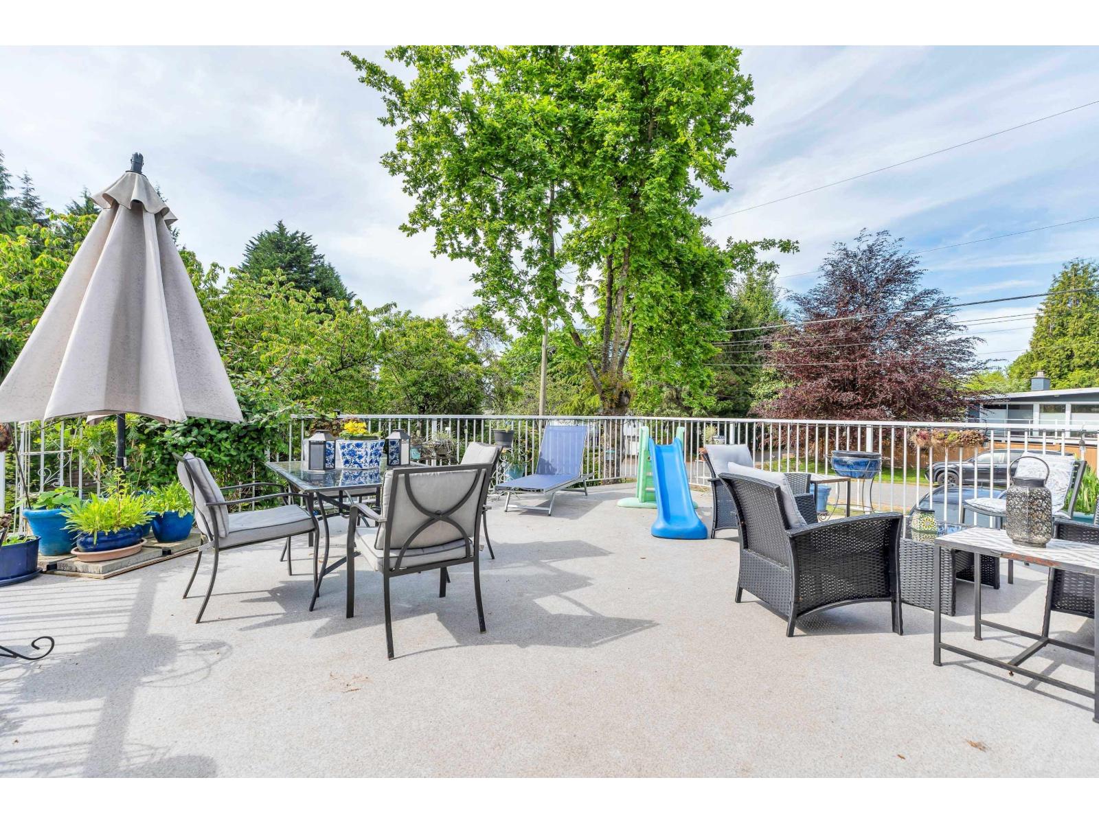13890 Blackburn Avenue, White Rock, British Columbia  V4B 2Z2 - Photo 11 - R3122023
