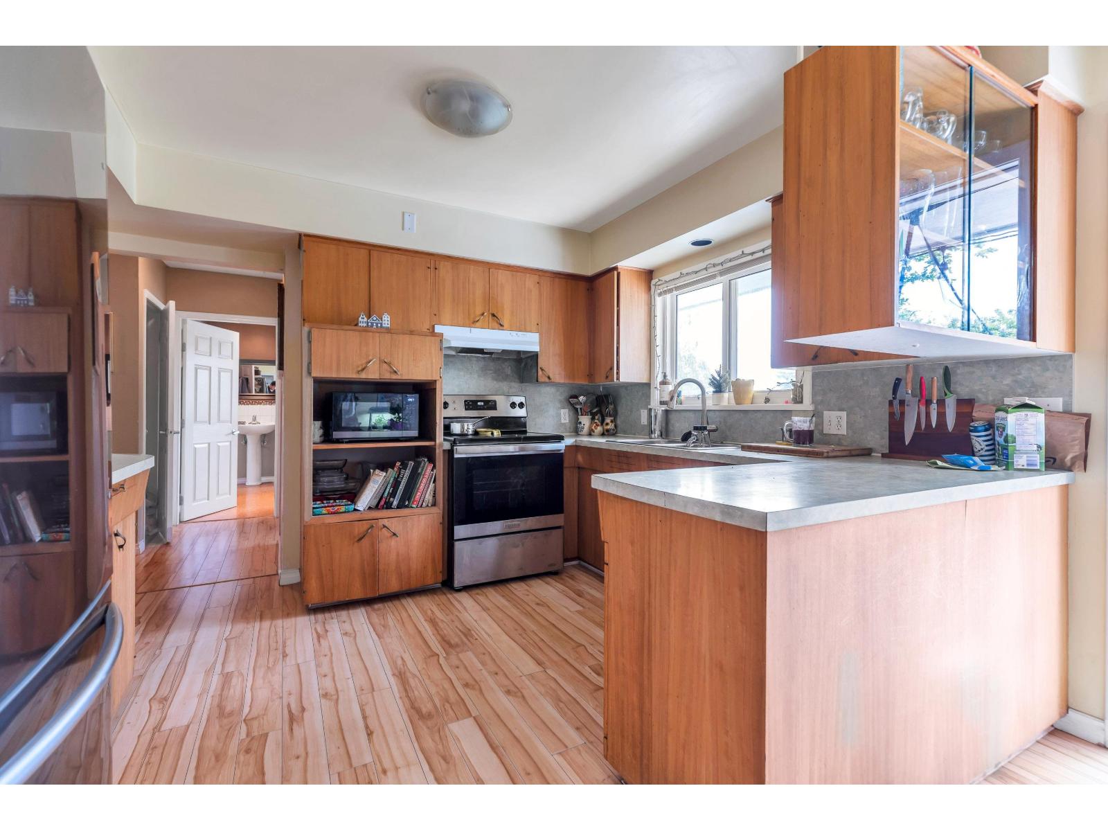 13890 Blackburn Avenue, White Rock, British Columbia  V4B 2Z2 - Photo 10 - R3122023