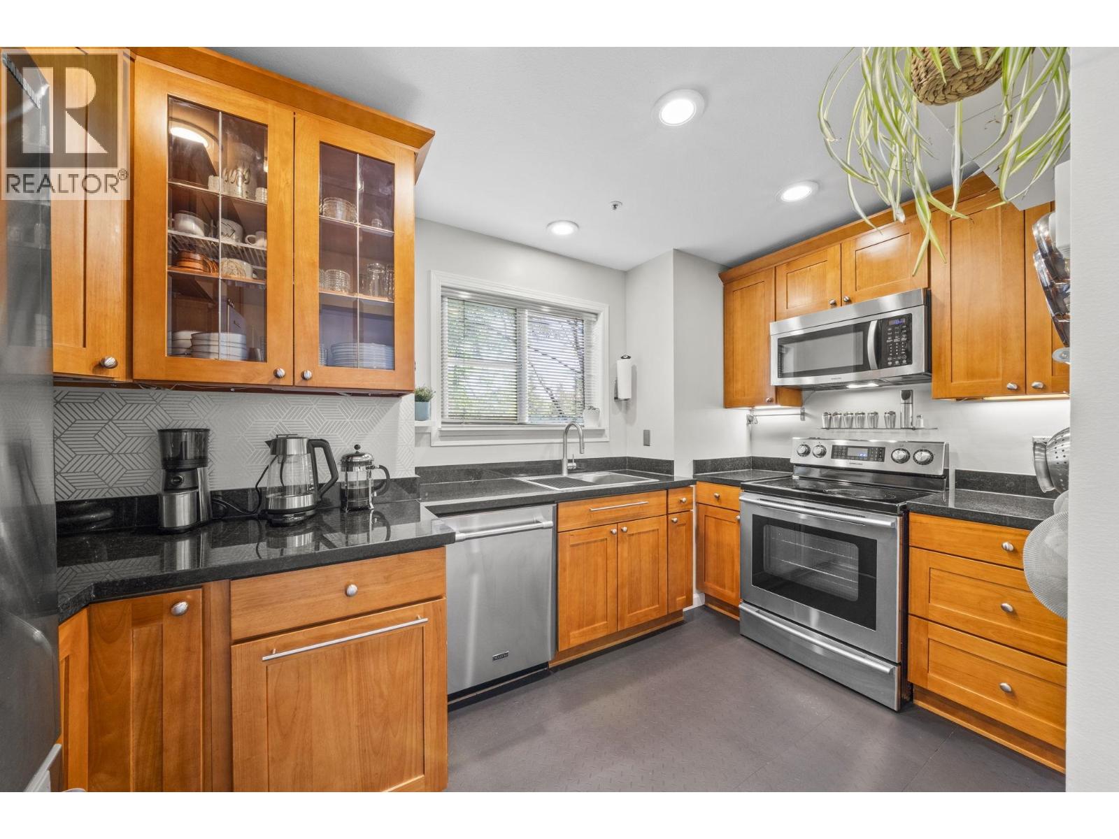 204 1883 E 10th Avenue, Vancouver, British Columbia  V5N 1X8 - Photo 2 - R3123353