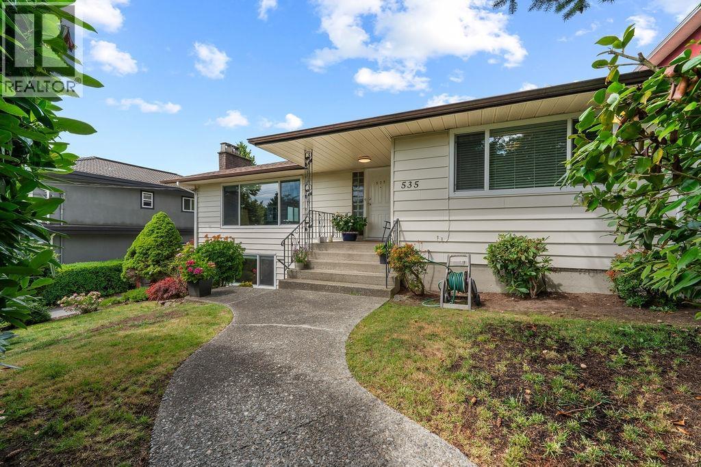 535 HOLDOM AVENUE, Burnaby, British Columbia