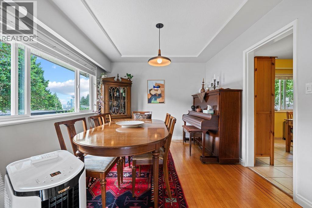 535 Holdom Avenue, Burnaby, British Columbia  V5B 3V3 - Photo 12 - R3123263