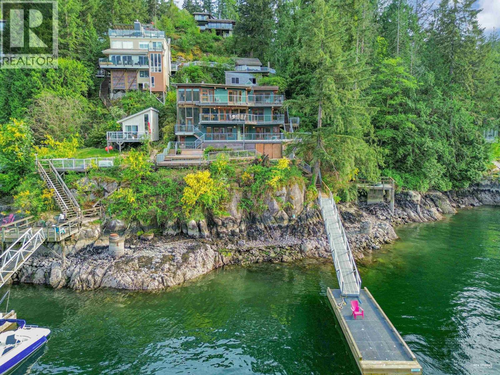 2136 LOCKEHAVEN ROAD, North Vancouver, British Columbia