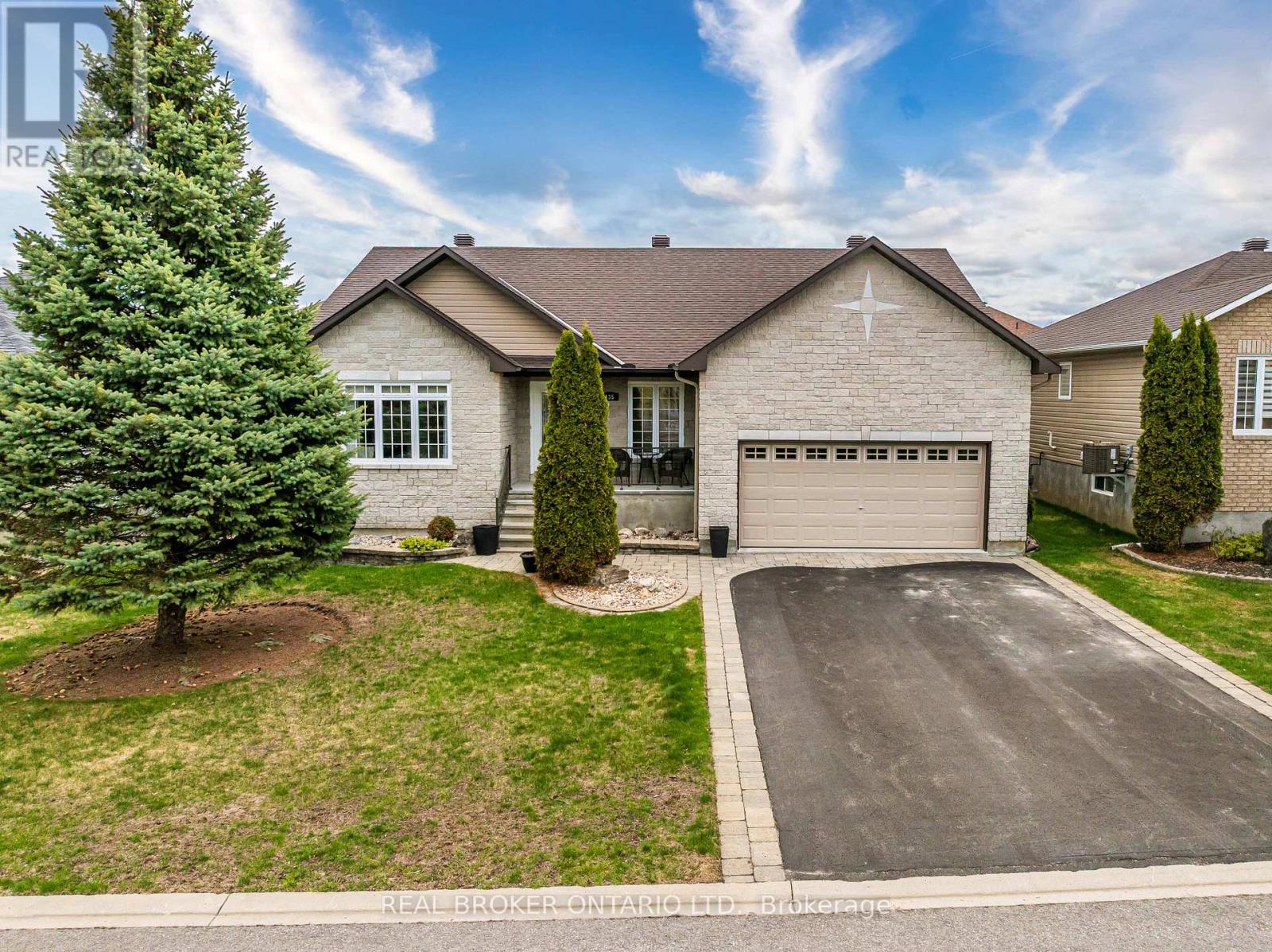 135 DR BACH STREET, Mississippi Mills, Ontario