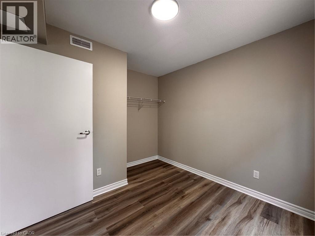 44 Walnut Street Unit# E01, Kitchener, Ontario  N2G 1P6 - Photo 2 - 40829753