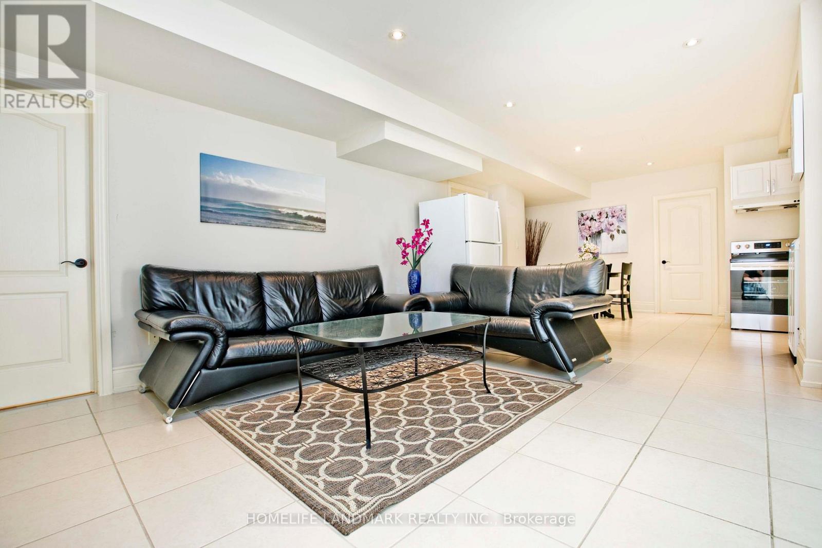 206 KINGSDALE AVENUE, Toronto, Ontario