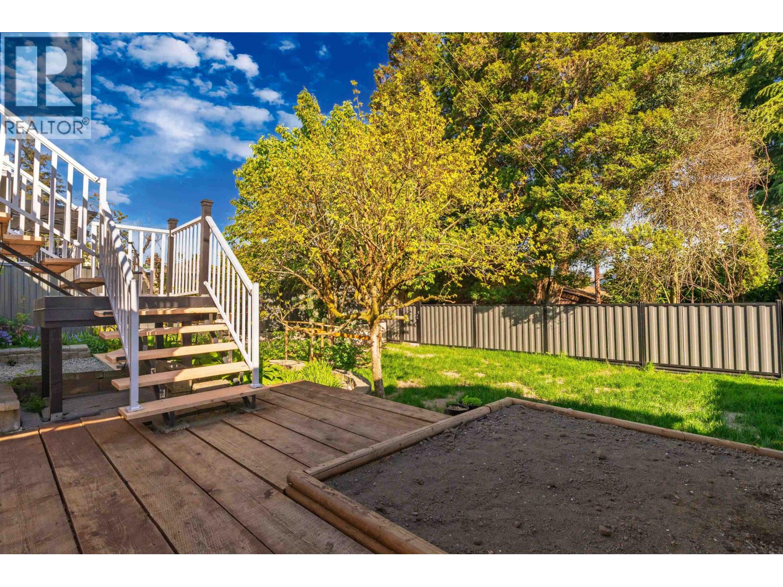 300 Tenth Avenue, New Westminster, British Columbia  V3L 2B2 - Photo 18 - R3123055