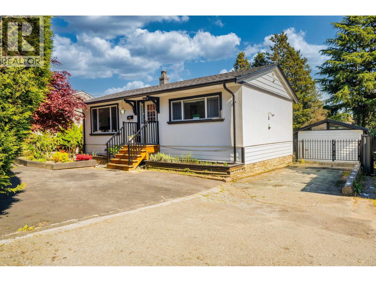 300 Tenth Avenue, New Westminster, British Columbia  V3L 2B2 - Photo 1 - R3123055