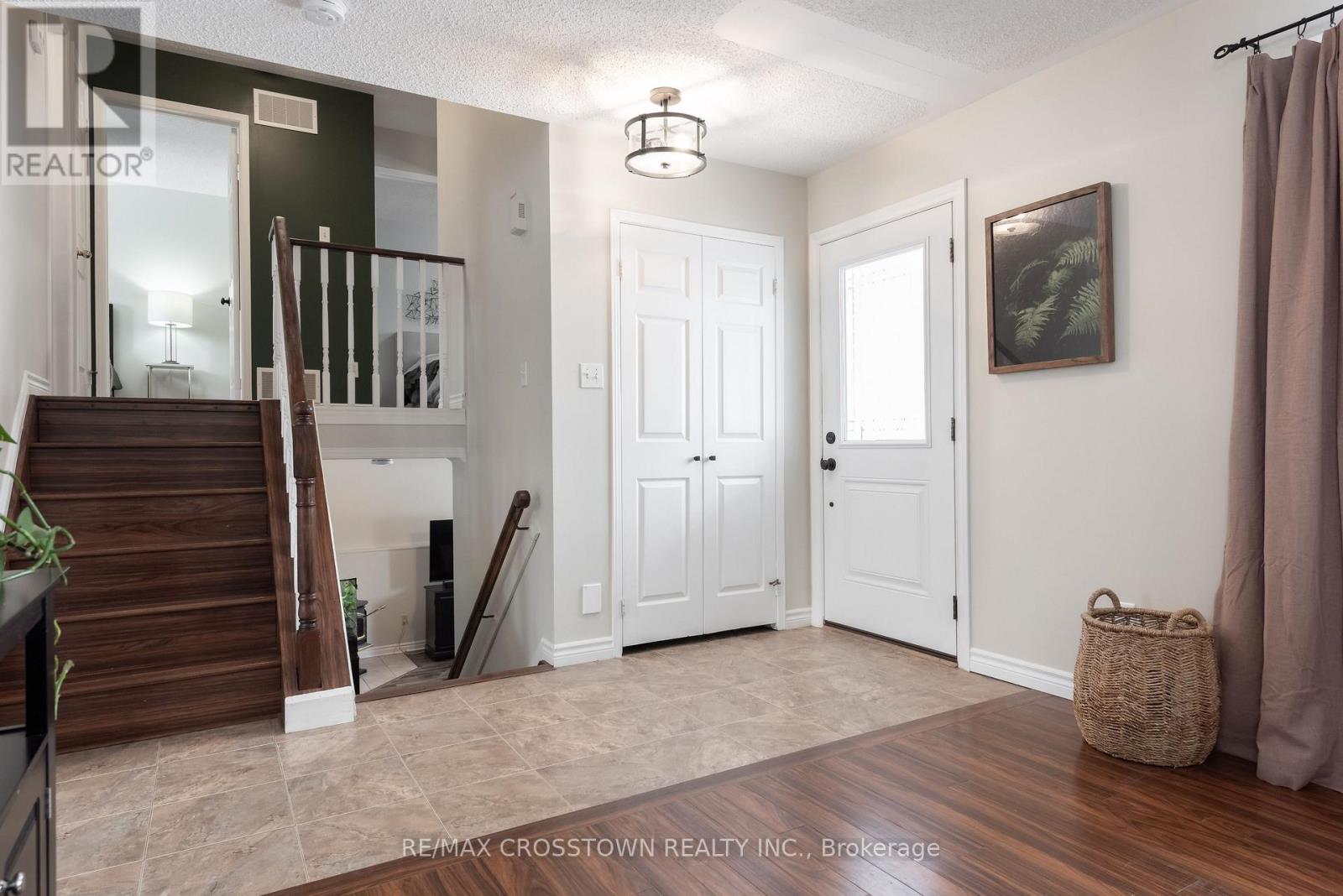 54 Foyston Park Circle, Springwater, Ontario  L0L 1Y0 - Photo 3 - S12903160