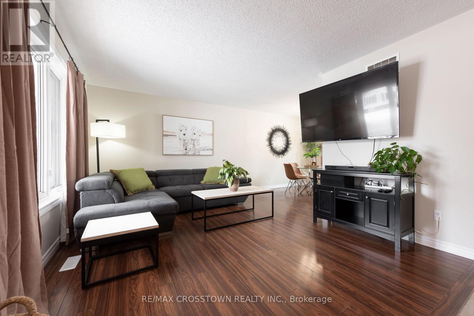 54 Foyston Park Circle, Springwater, Ontario  L0L 1Y0 - Photo 4 - S12903160