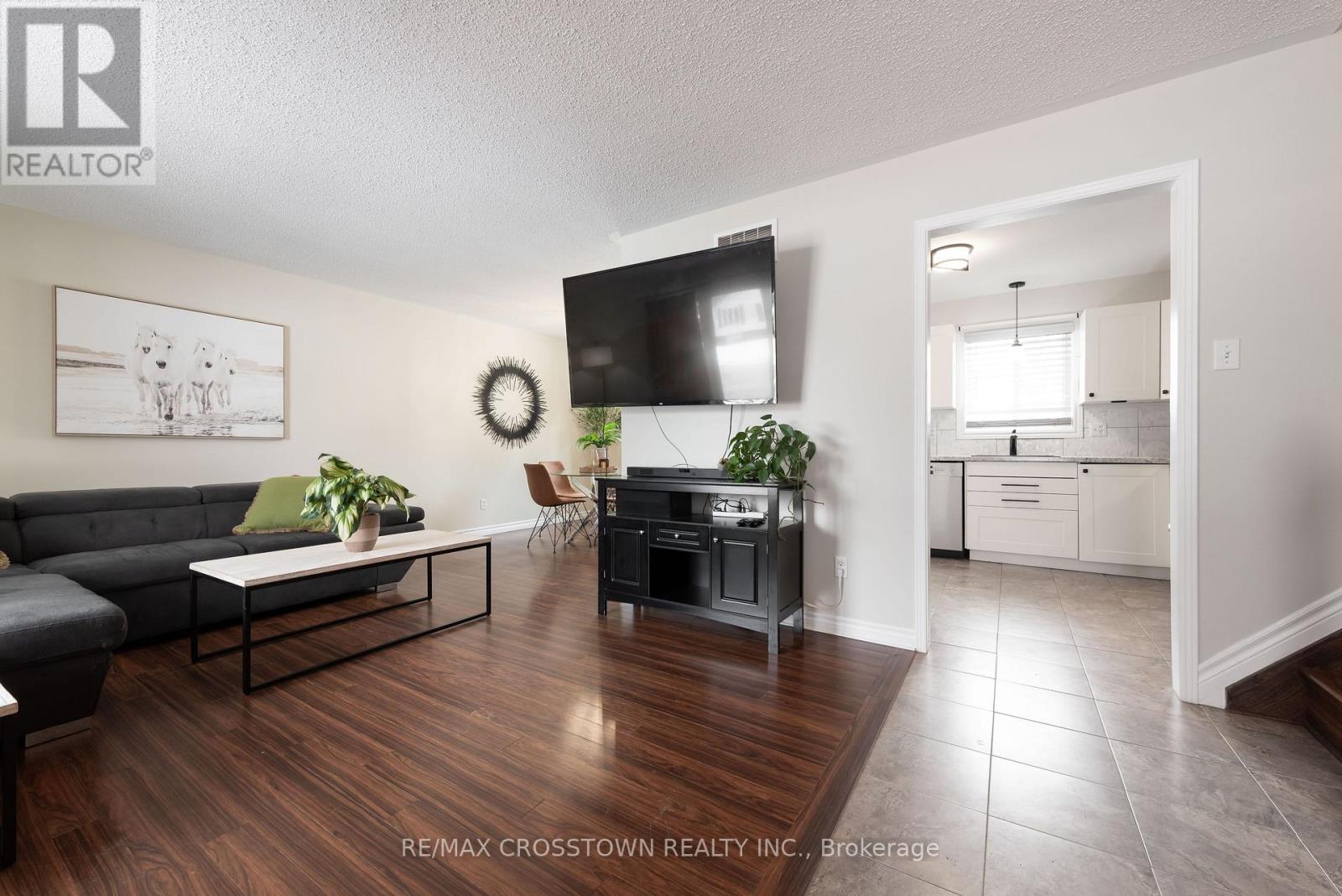 54 Foyston Park Circle, Springwater, Ontario  L0L 1Y0 - Photo 8 - S12903160