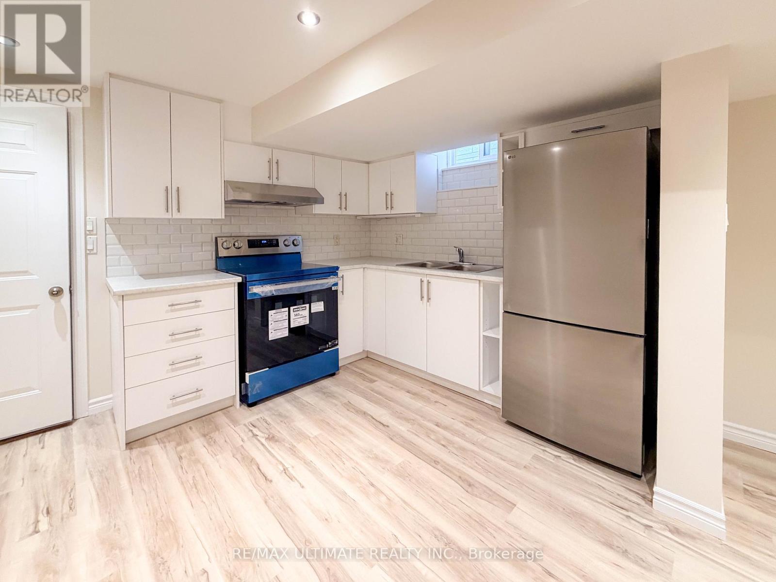 Lower - 403 Winona Drive, Toronto, Ontario  M6C 3T4 - Photo 5 - C13124558