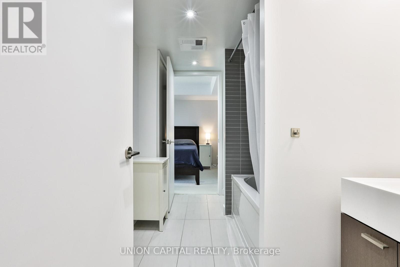 1704 - 110 Charles Street E, Toronto, Ontario  M4Y 1T5 - Photo 18 - C13124576