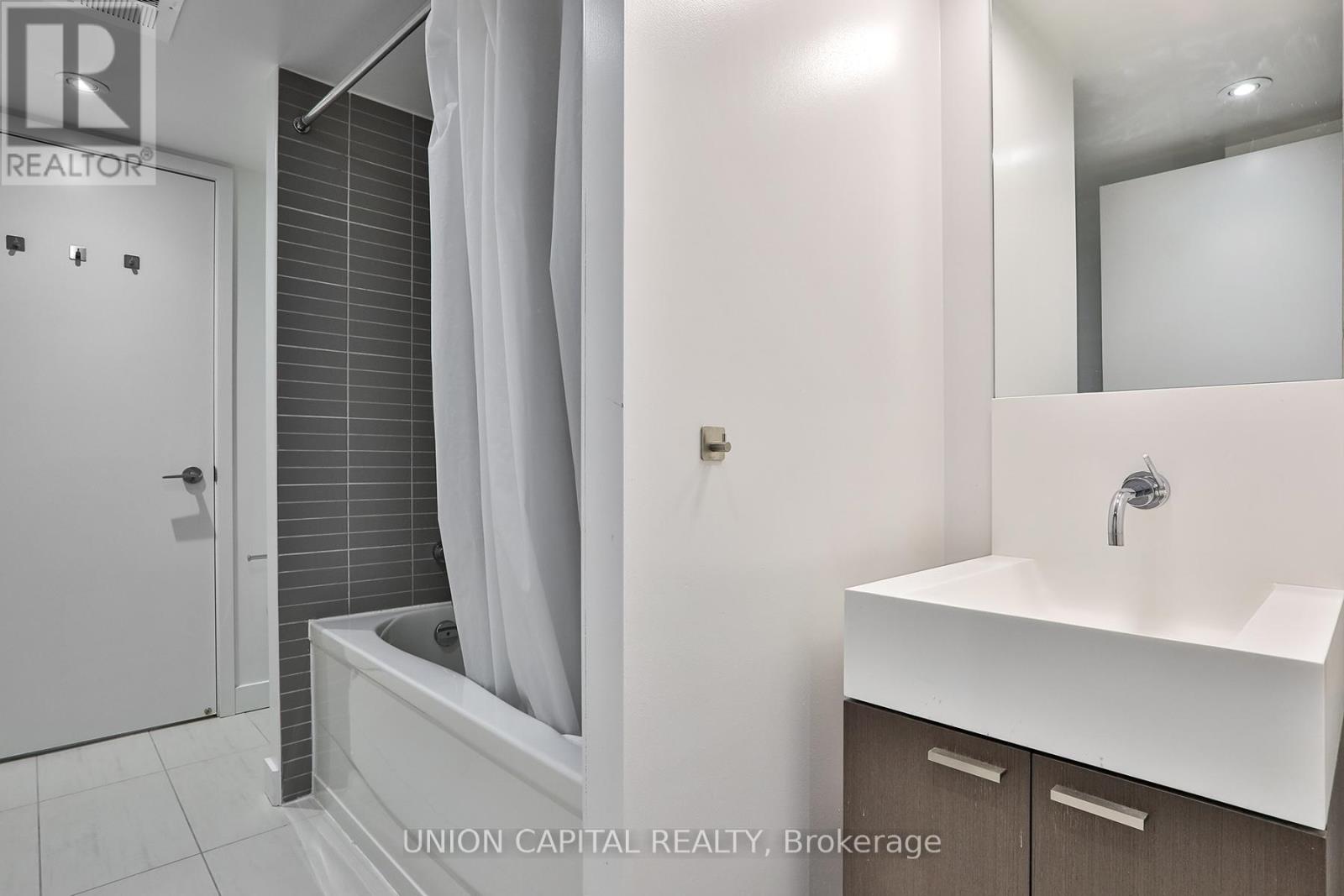 1704 - 110 Charles Street E, Toronto, Ontario  M4Y 1T5 - Photo 19 - C13124576