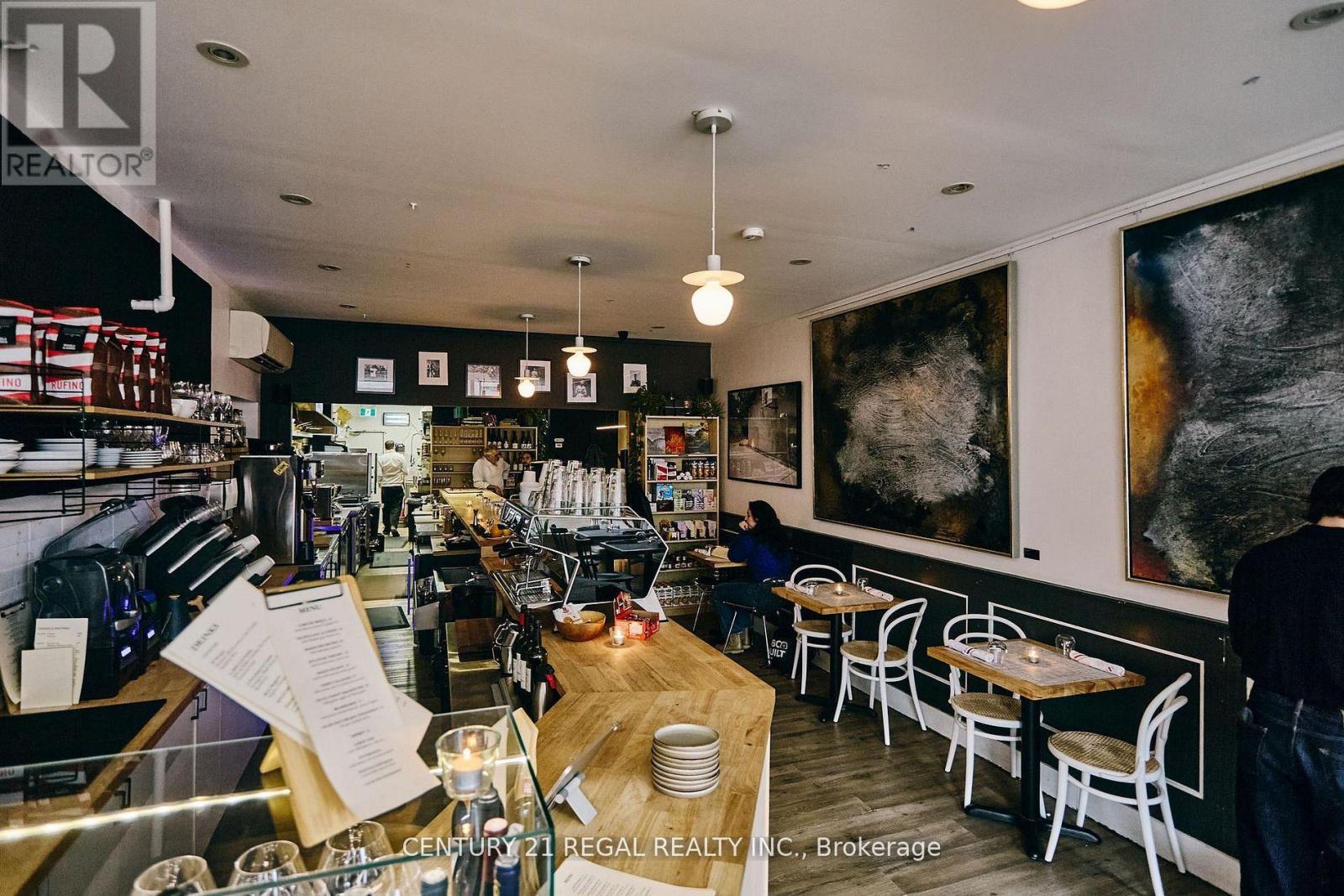 1134 DUNDAS STREET W, Toronto, Ontario
