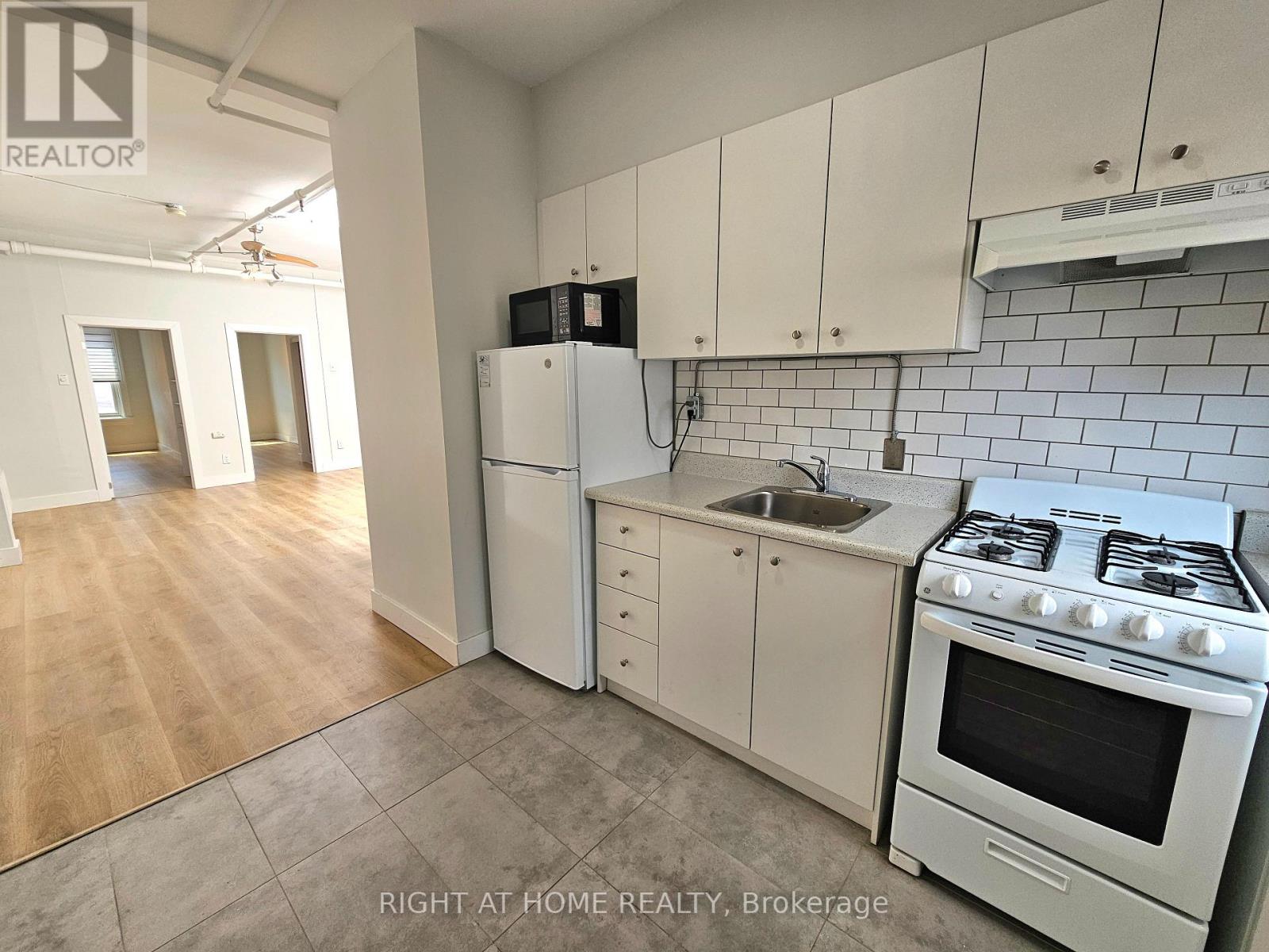 3 - 437 Spadina Avenue, Toronto, Ontario  M5T 2G6 - Photo 3 - C13124620