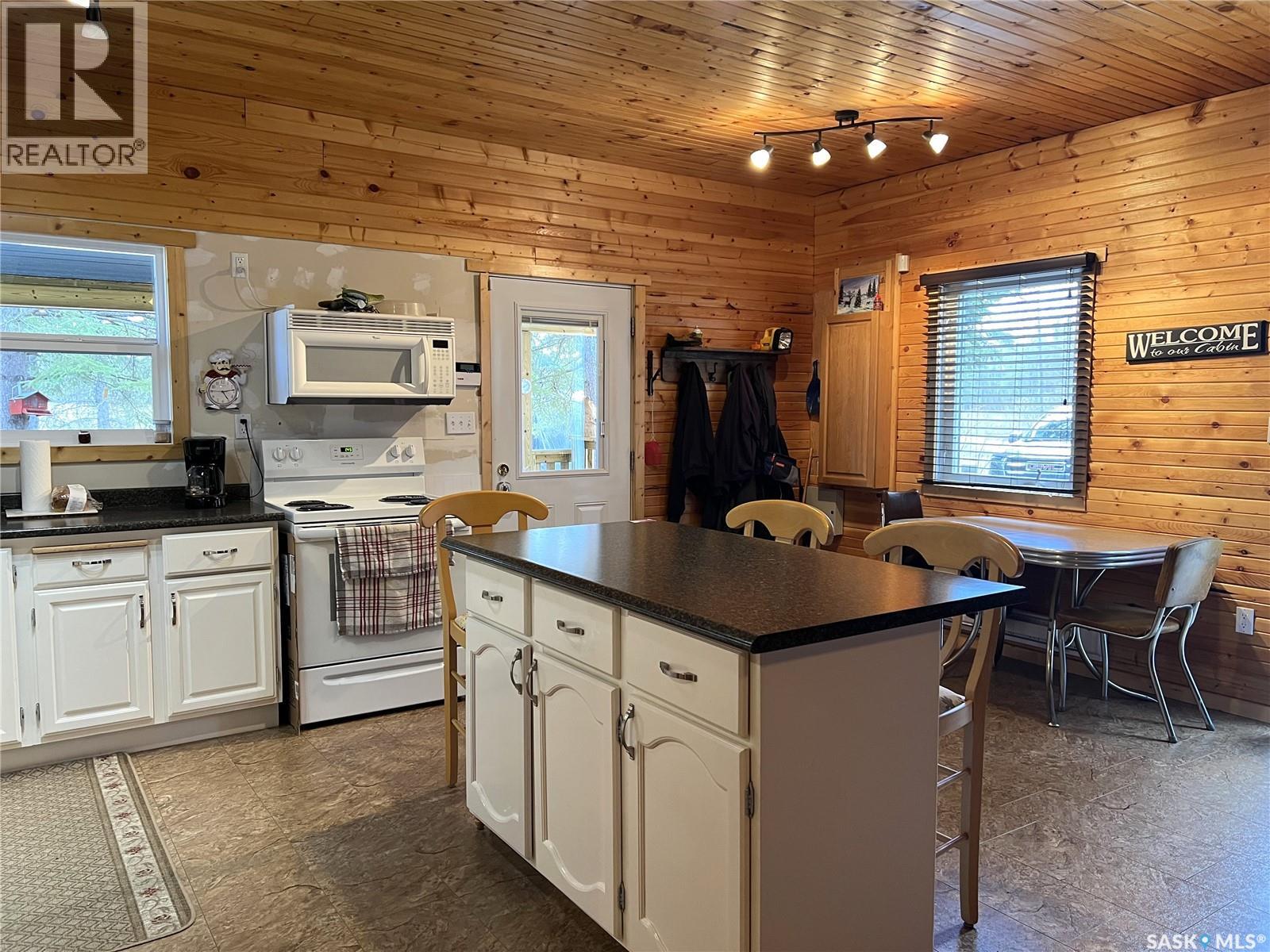 418 South Point Place, Green Lake, Saskatchewan  S0M 1B0 - Photo 2 - SK035868
