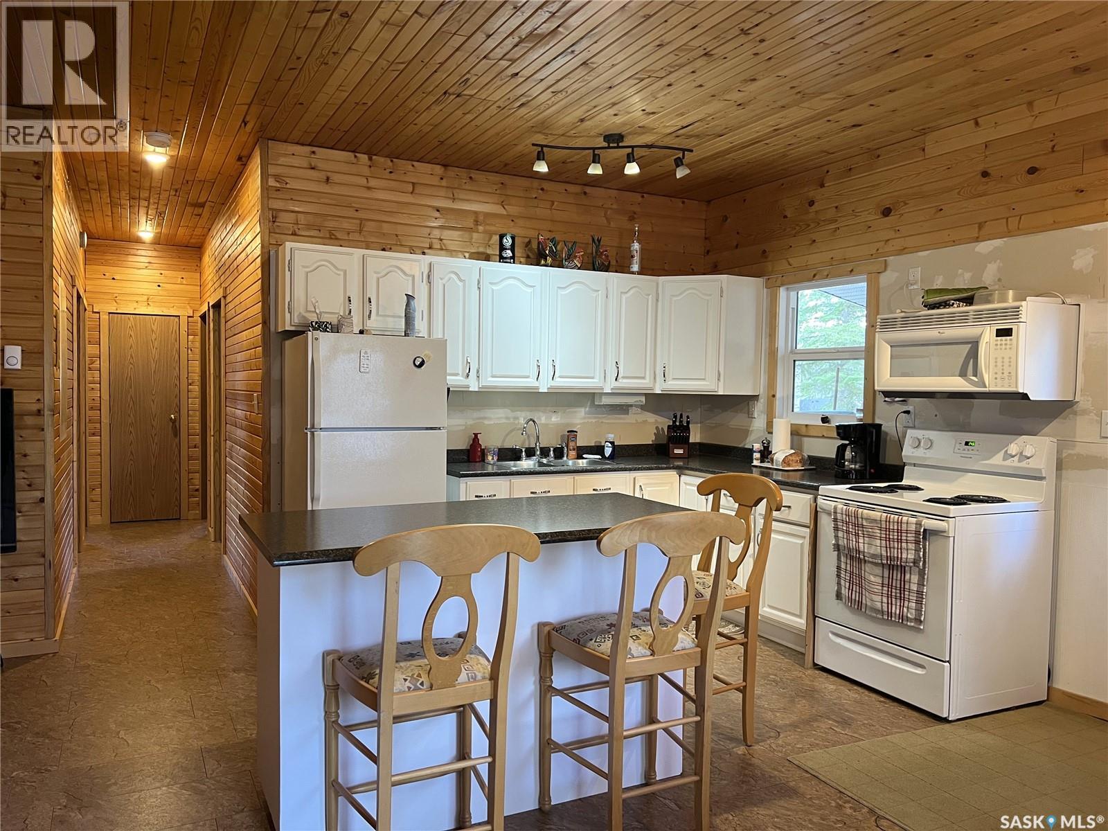 418 South Point Place, Green Lake, Saskatchewan  S0M 1B0 - Photo 3 - SK035868