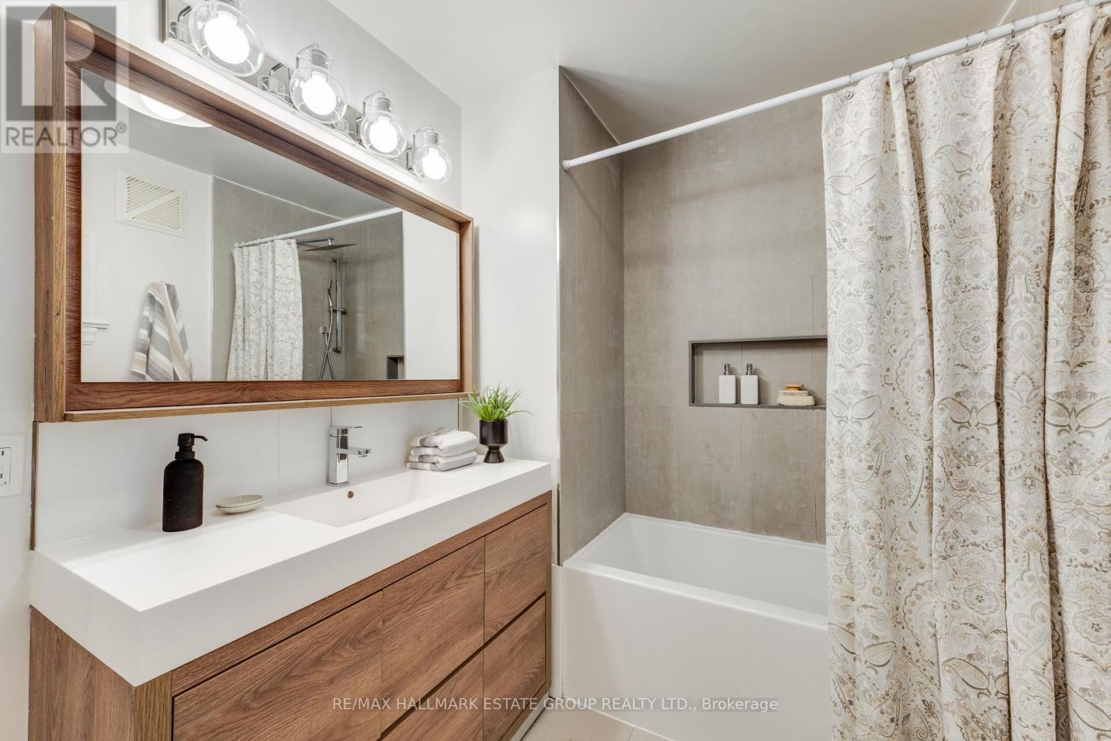 203 Rhodes Avenue, Toronto, Ontario  M4L 3A2 - Photo 20 - E13124538