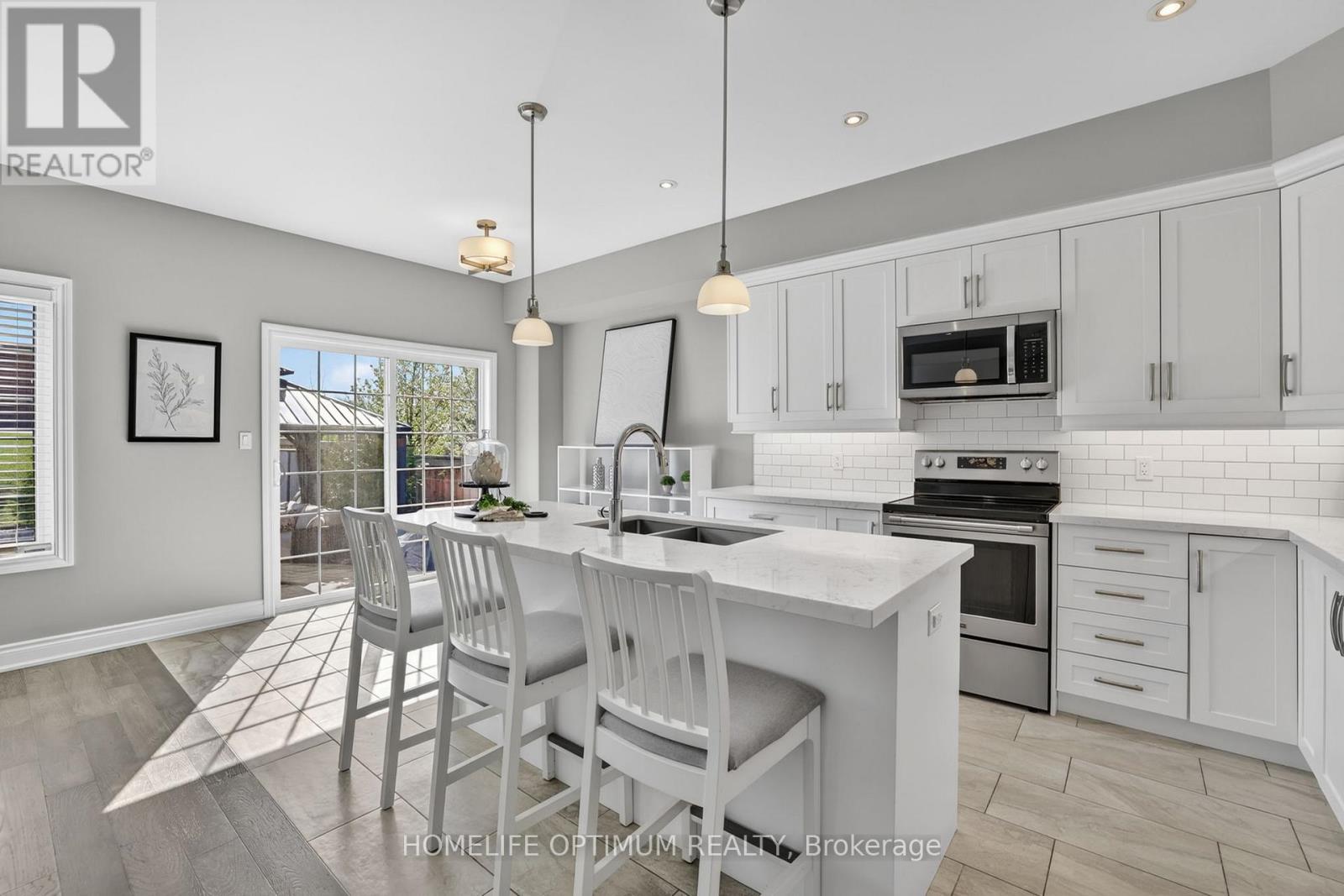 33 St Augustine Drive, Whitby, Ontario  L1M 0L7 - Photo 10 - E13124552