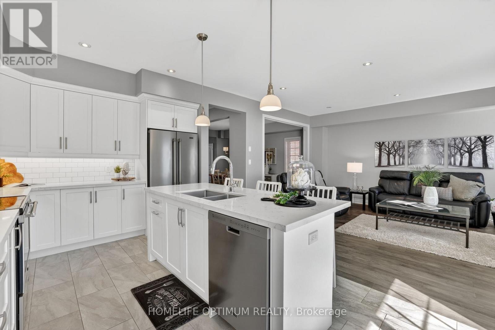 33 St Augustine Drive, Whitby, Ontario  L1M 0L7 - Photo 11 - E13124552