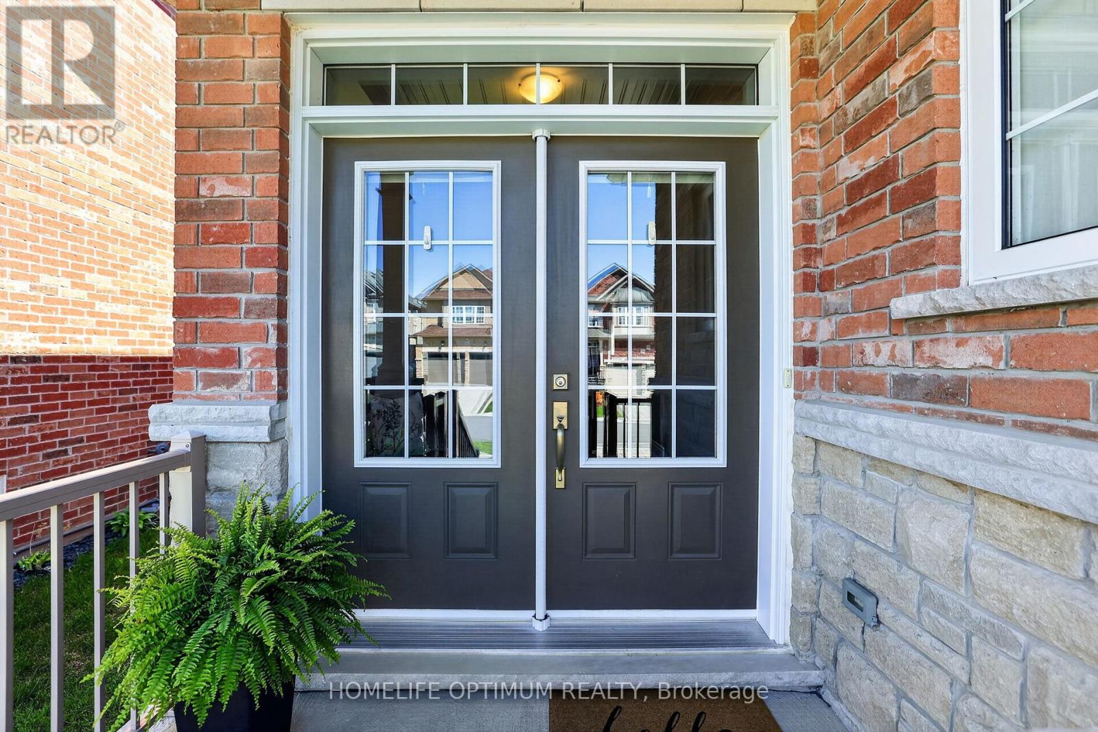 33 St Augustine Drive, Whitby, Ontario  L1M 0L7 - Photo 2 - E13124552