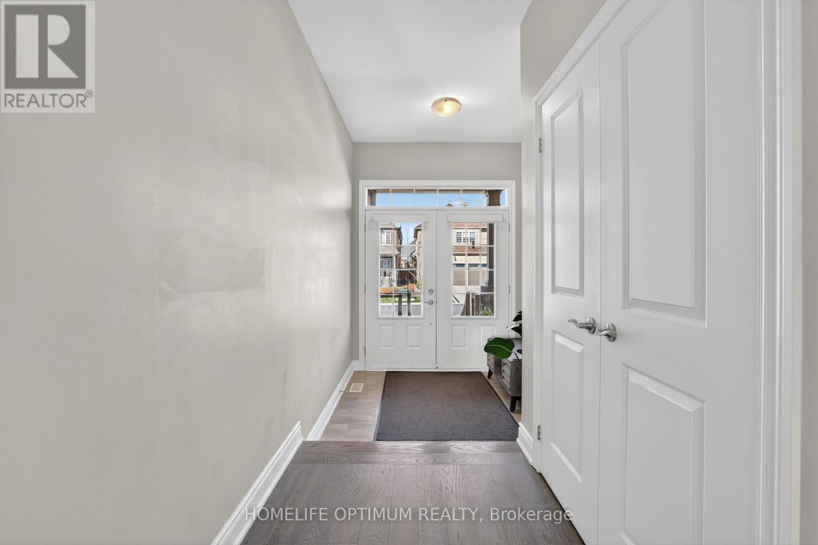 33 St Augustine Drive, Whitby, Ontario  L1M 0L7 - Photo 4 - E13124552