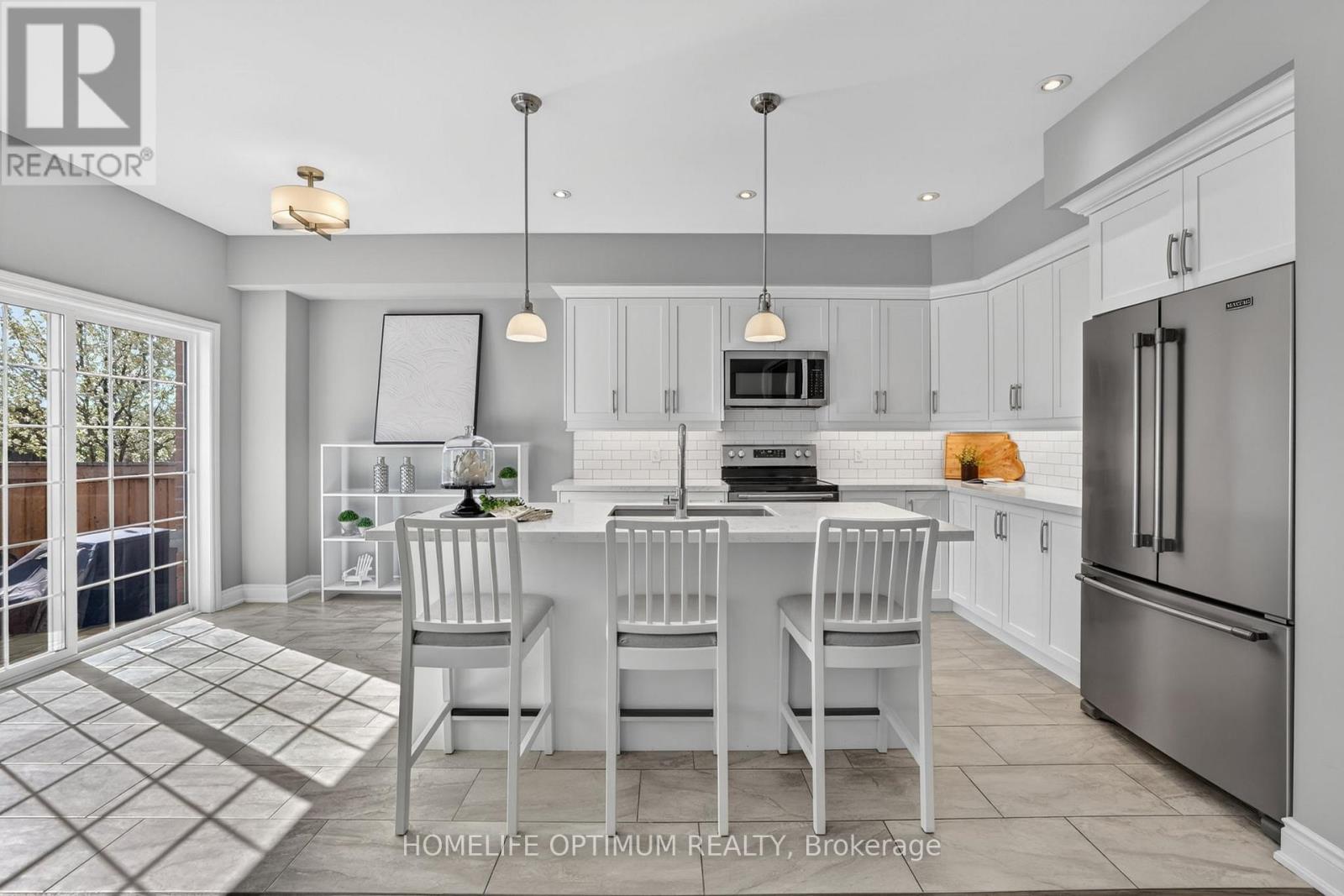 33 St Augustine Drive, Whitby, Ontario  L1M 0L7 - Photo 9 - E13124552