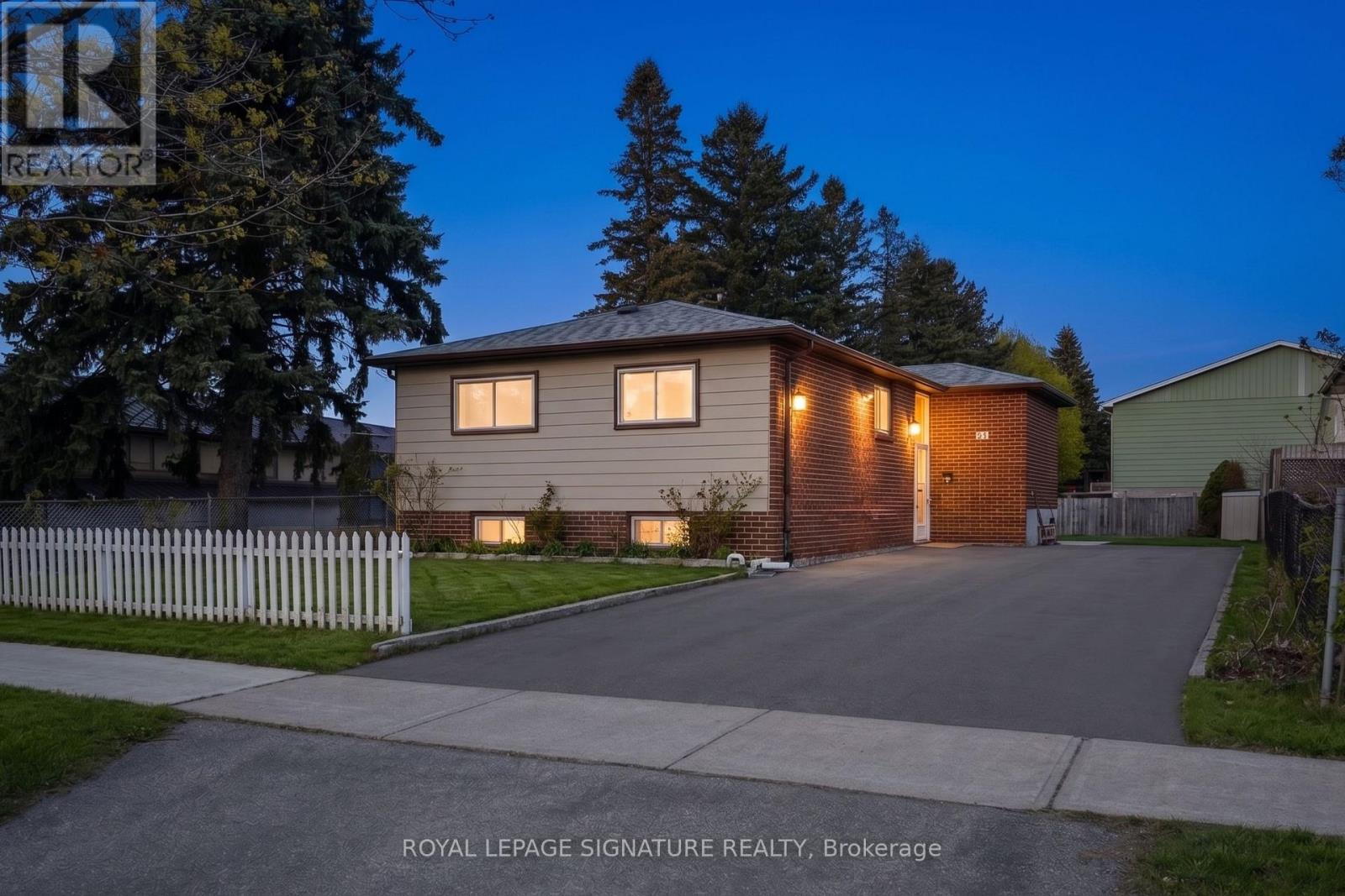 33 CROW TRAIL, Toronto, Ontario