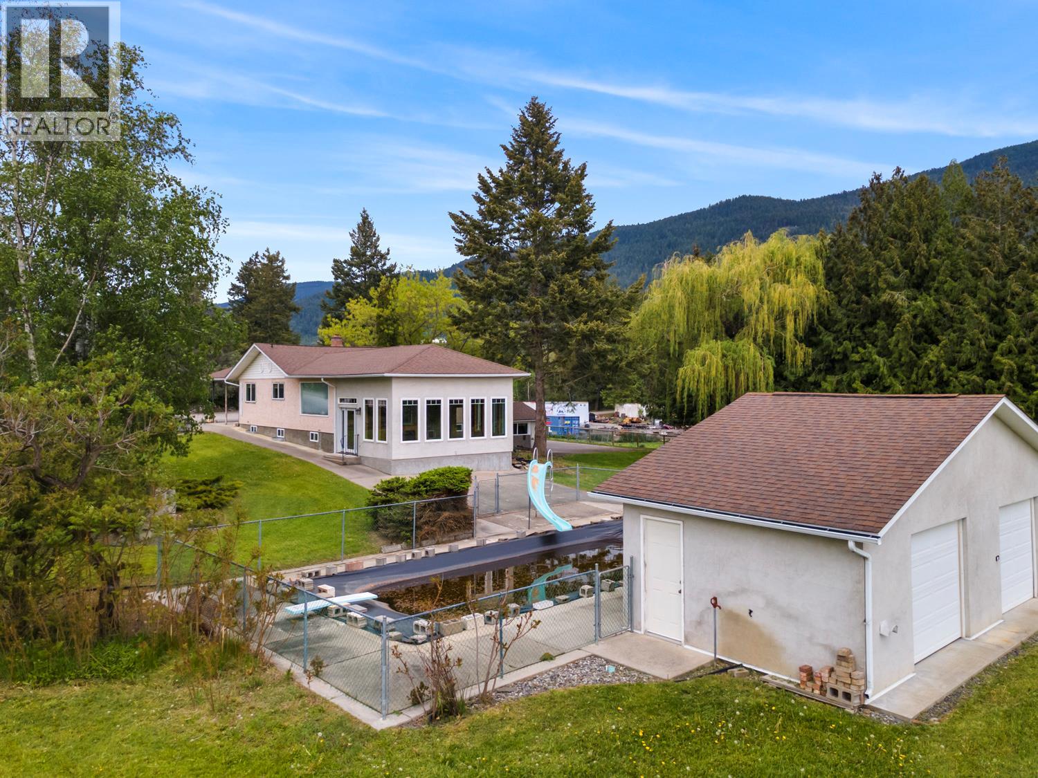 425 Ash Road, Creston, British Columbia  V0B 1G8 - Photo 1 - 10387180